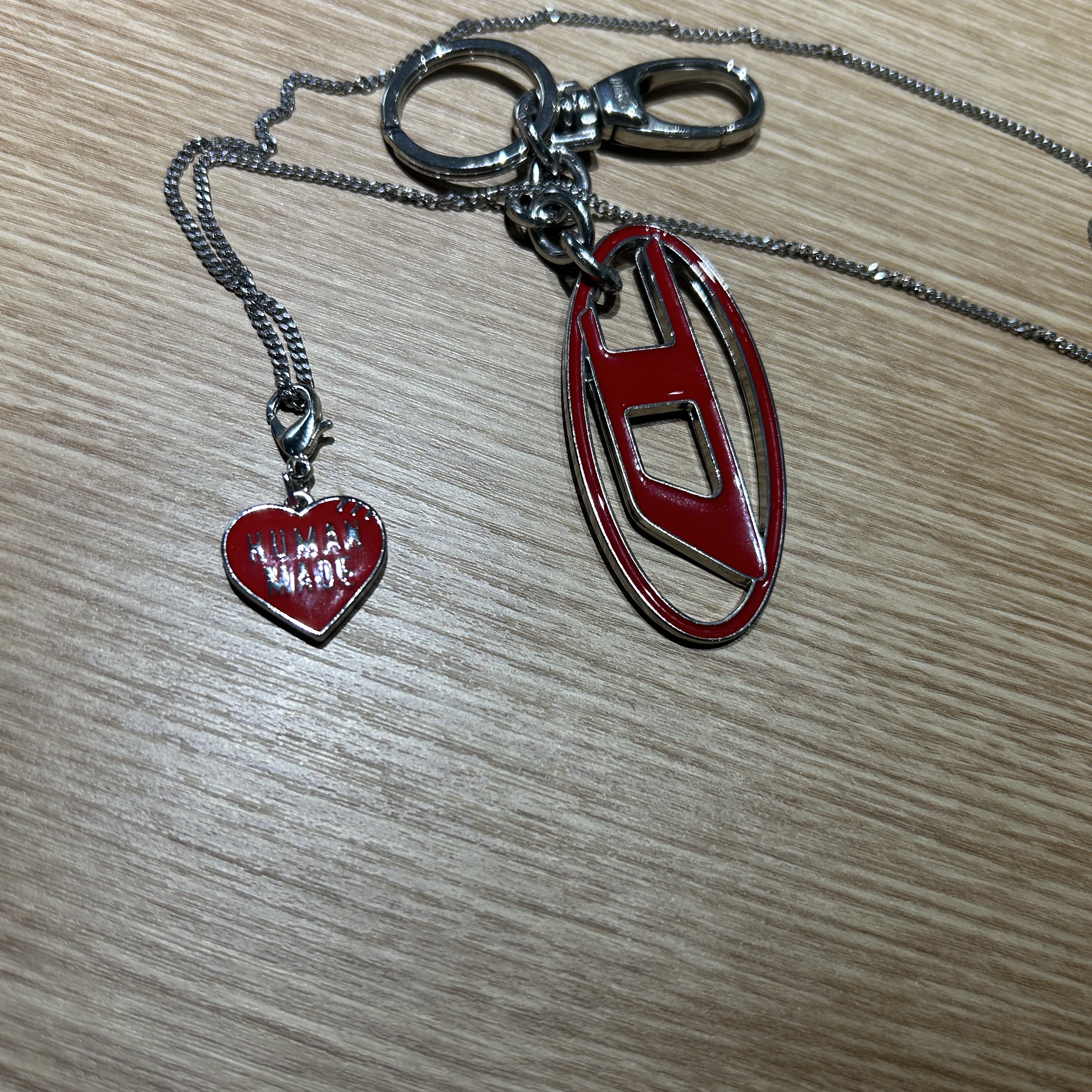 Diesel Holy B Logo Keyring Red, Human Made Heart Mini Keycharm Red 착용 스타일