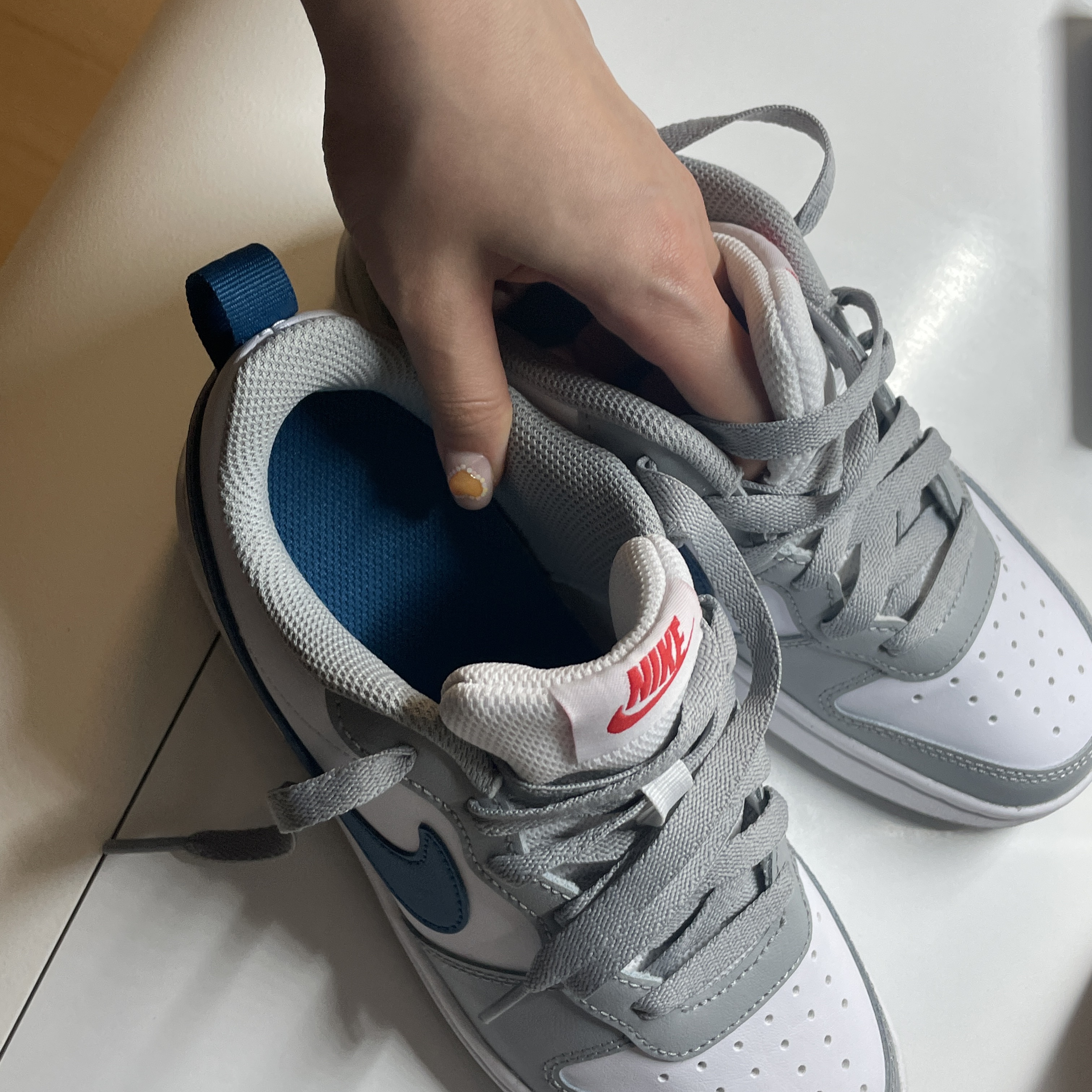 (GS) Nike Court Borough Low 2 Light Smoke Grey 착용 스타일 - 2