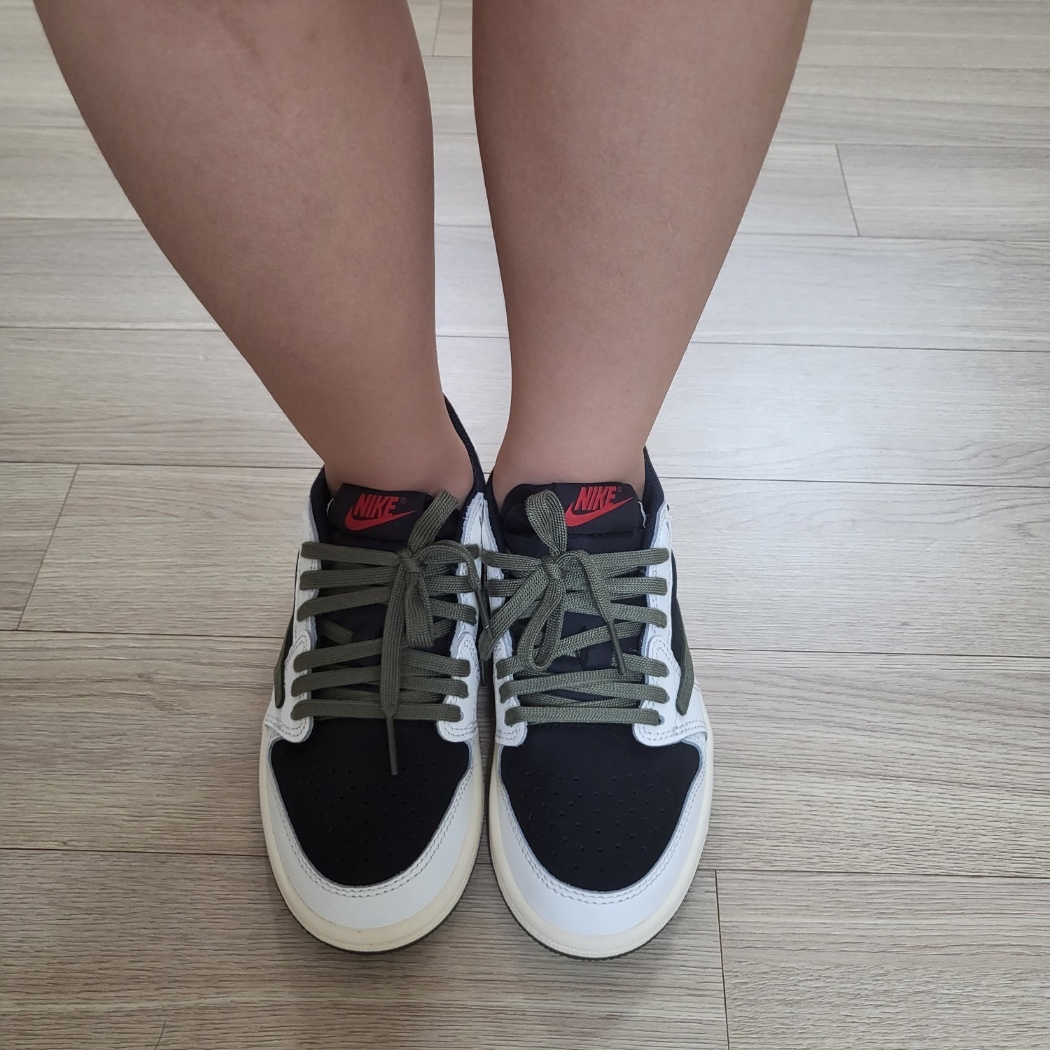 (PS) Jordan 1 x Travis Scott Retro Low OG SP Medium Olive 착용 스타일 - 3