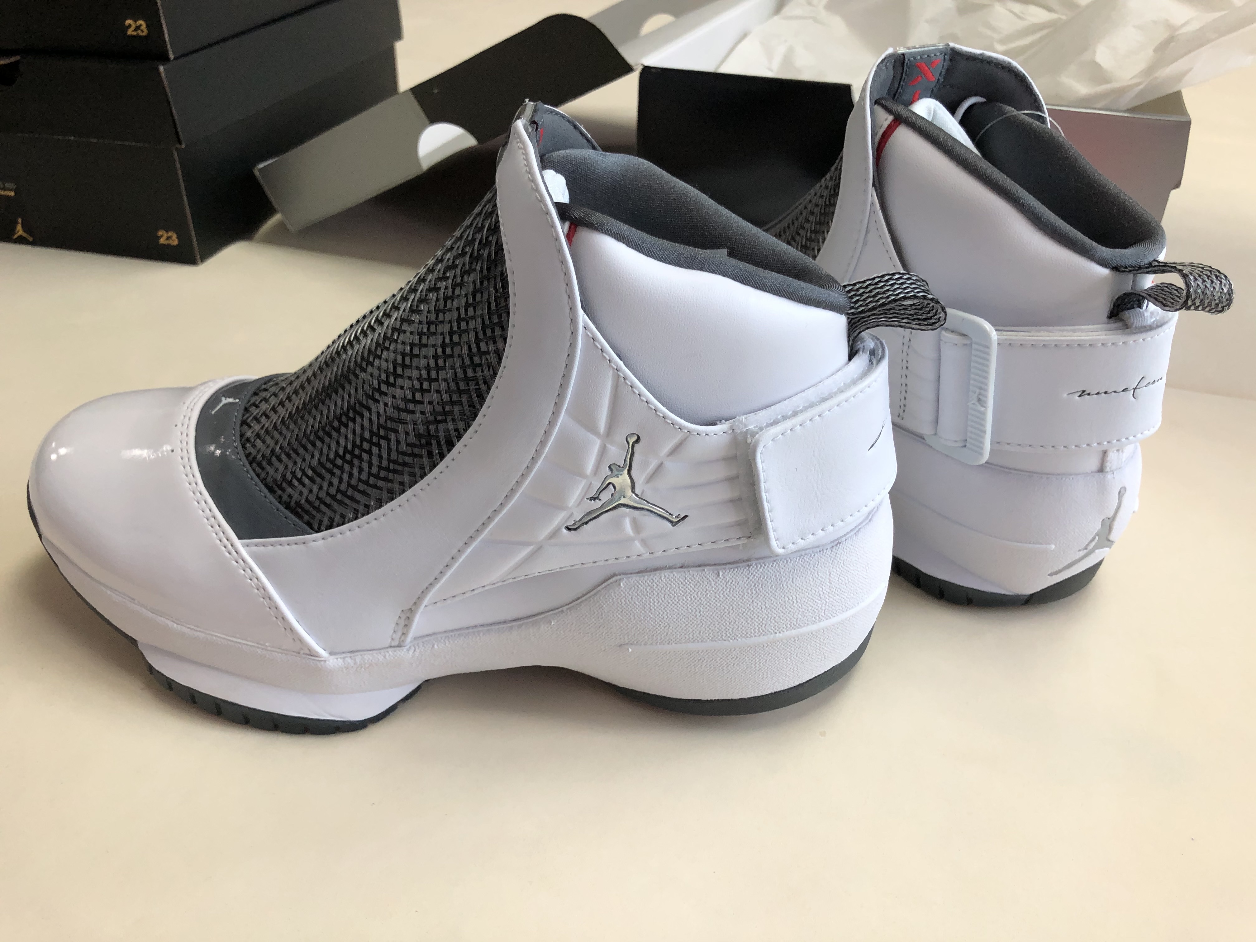 Jordan 19 Retro Flint Grey 착용 스타일