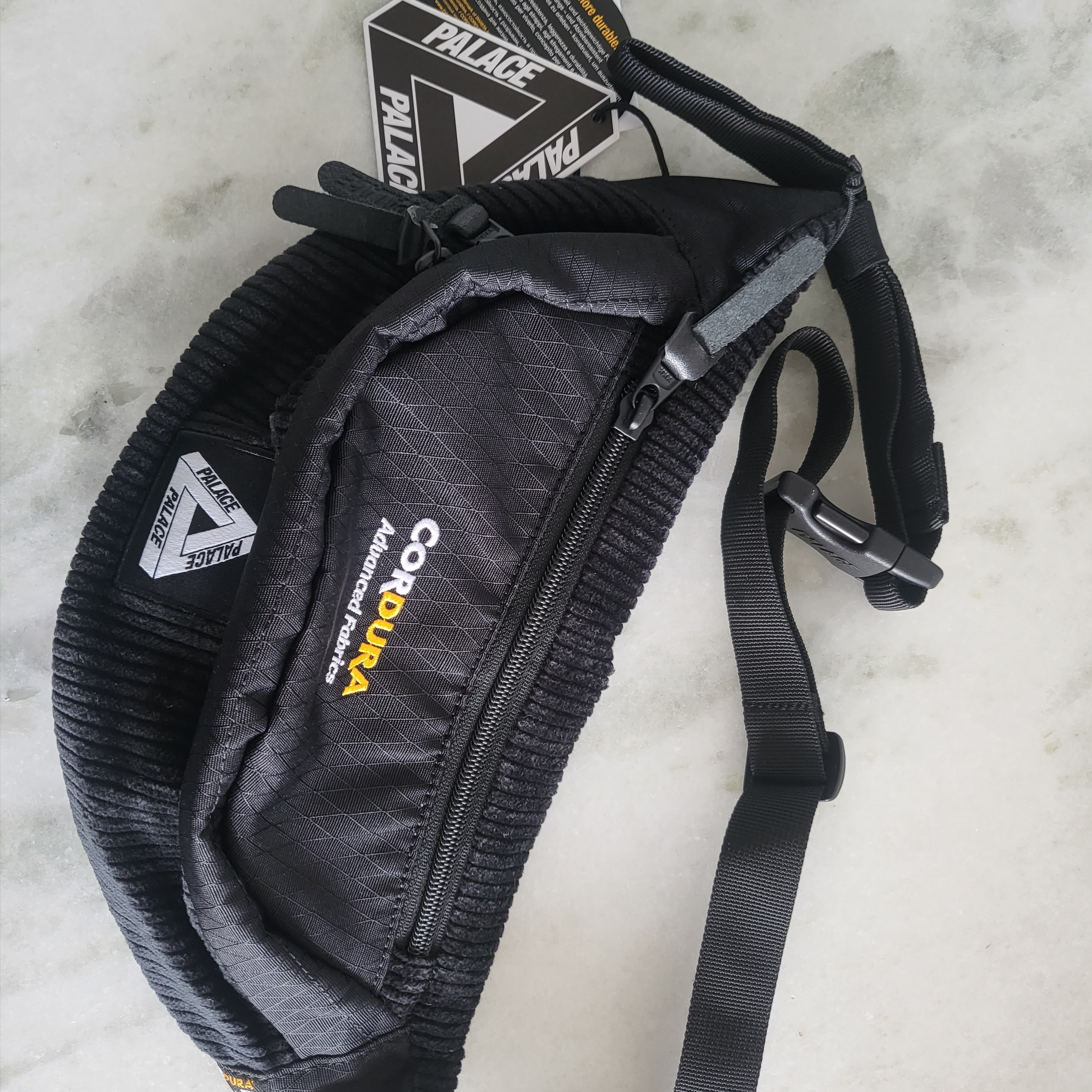 Palace Corduroy Crossbody Bag Black - 23SS 착용 스타일