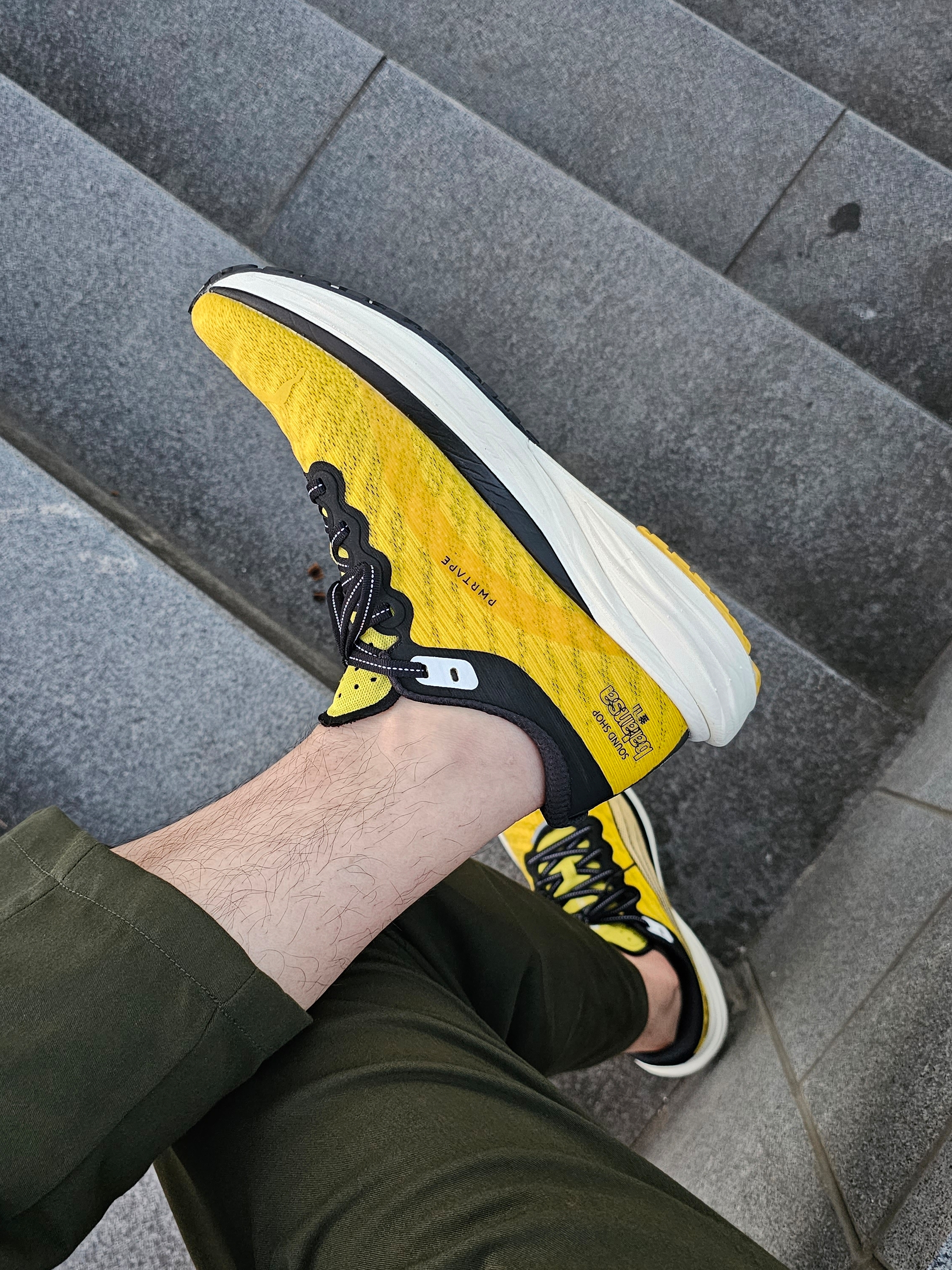 Puma x Balansa Deviate Nitro 2 Freesia Black 착용 스타일 - 2