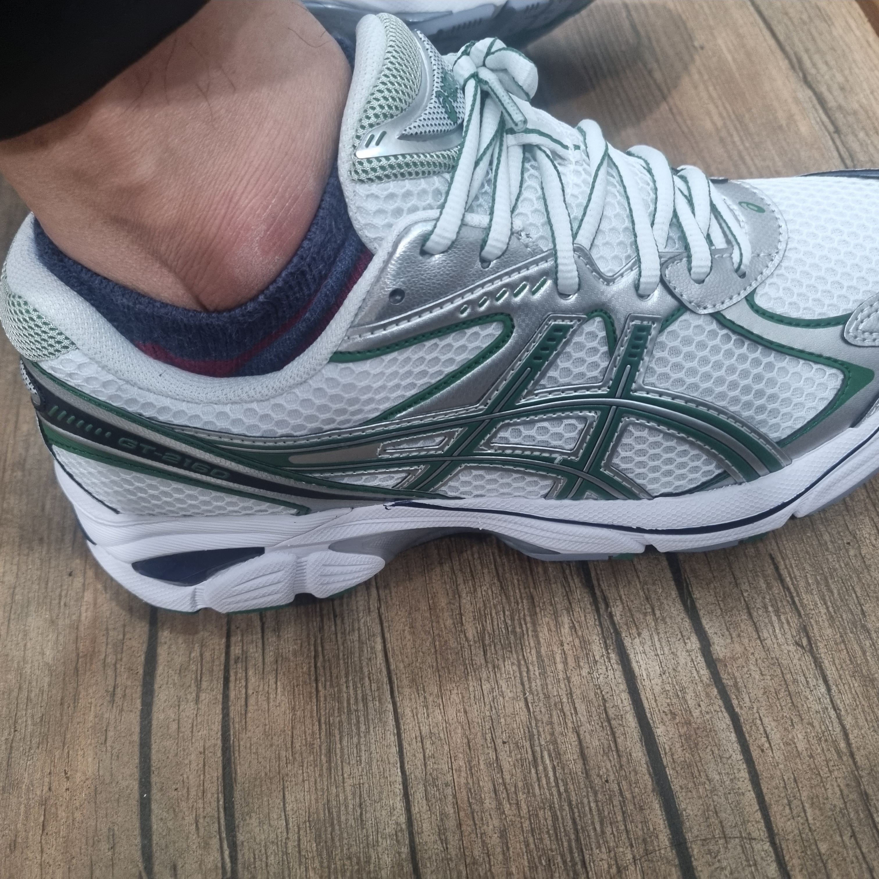 Asics GT-2160 White Shamrock Green 착용 스타일