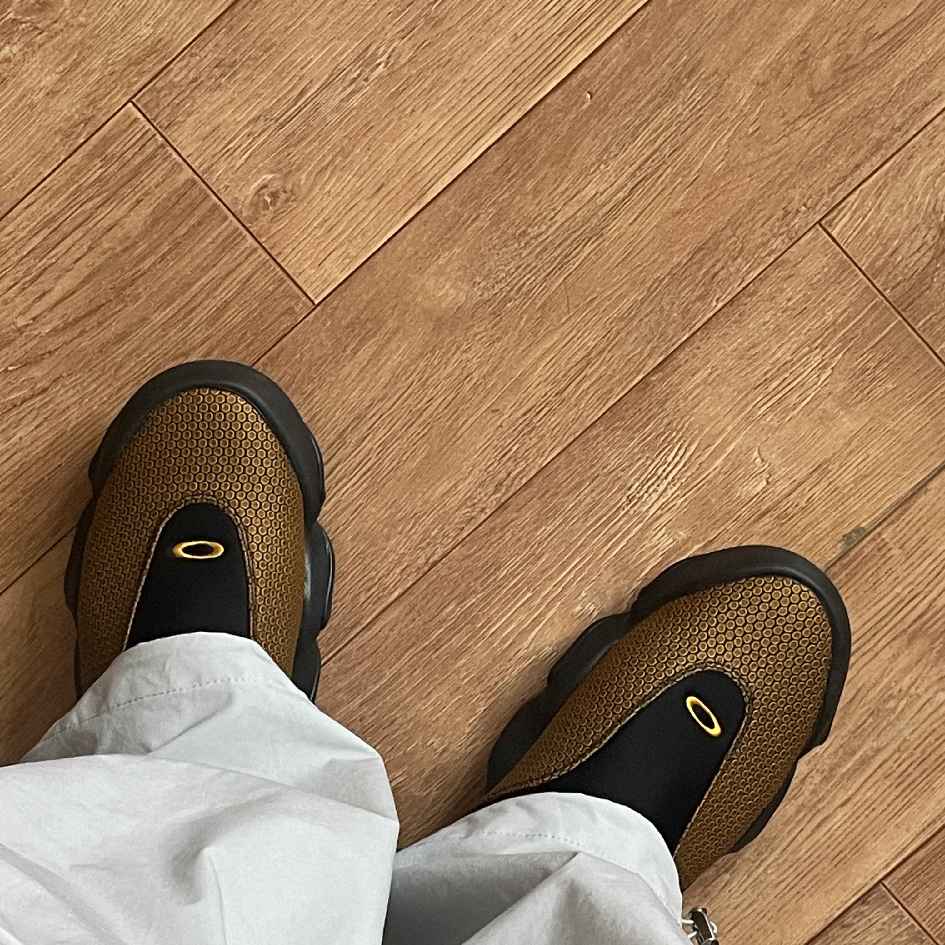 Oakley Factory Team x Brain Dead Jacquard Flesh Yellow Black 착용 스타일