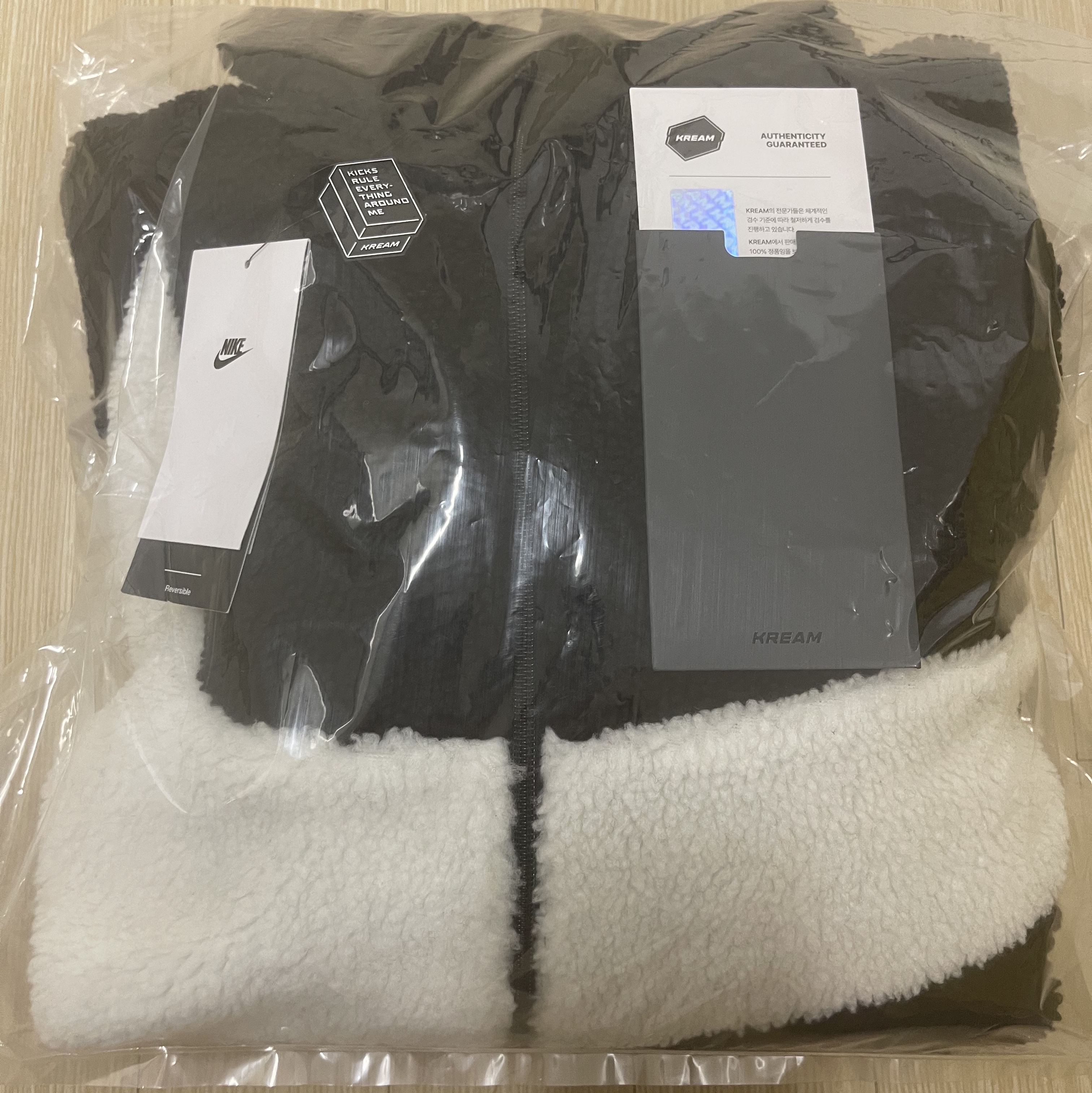 Nike Big Swoosh Full Zip Jacket Black Sail 착용 스타일