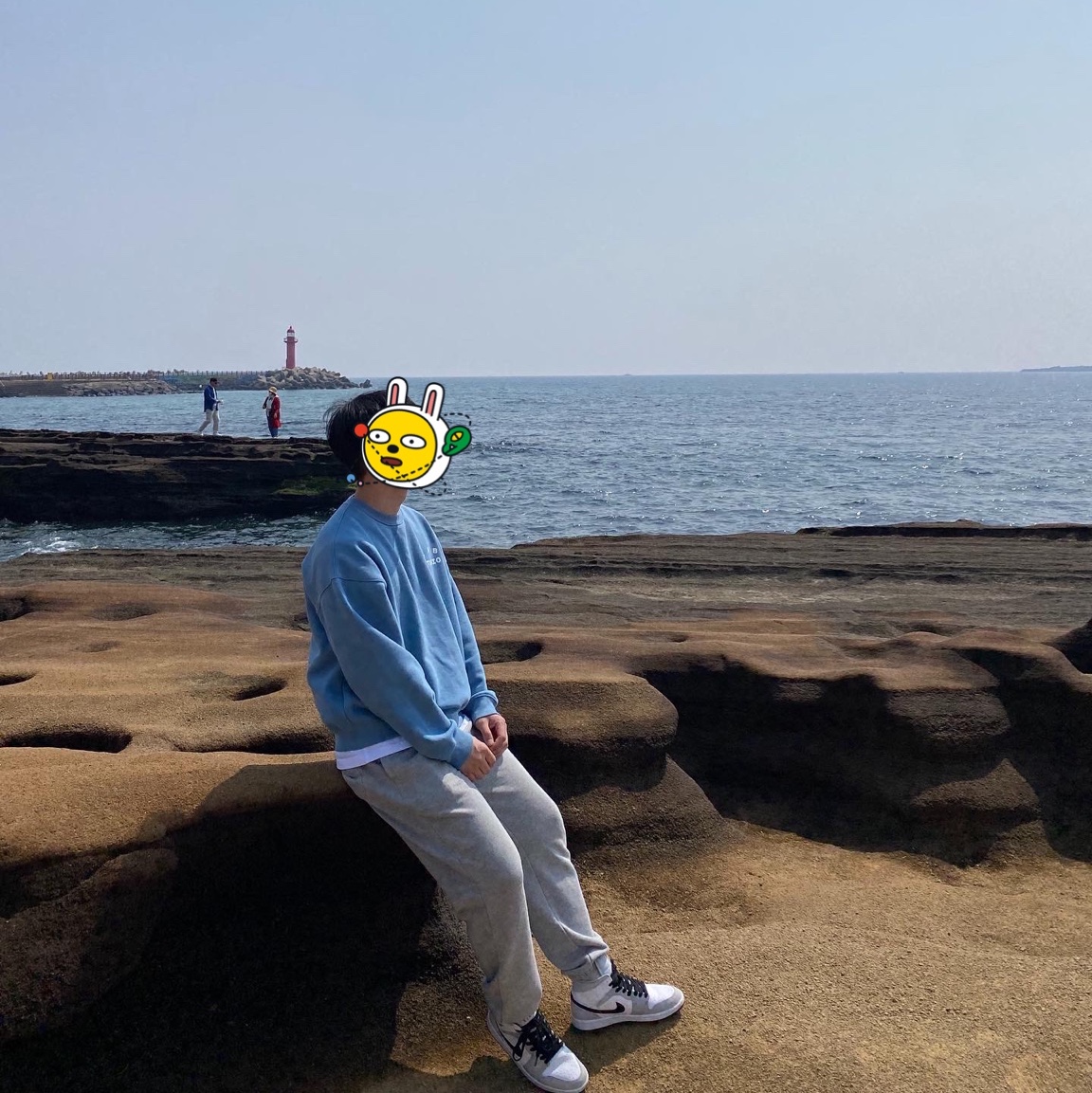 IAB Studio Crewneck Sky Blue, (W) Jordan 1 Mid Grey Fog 착용 스타일