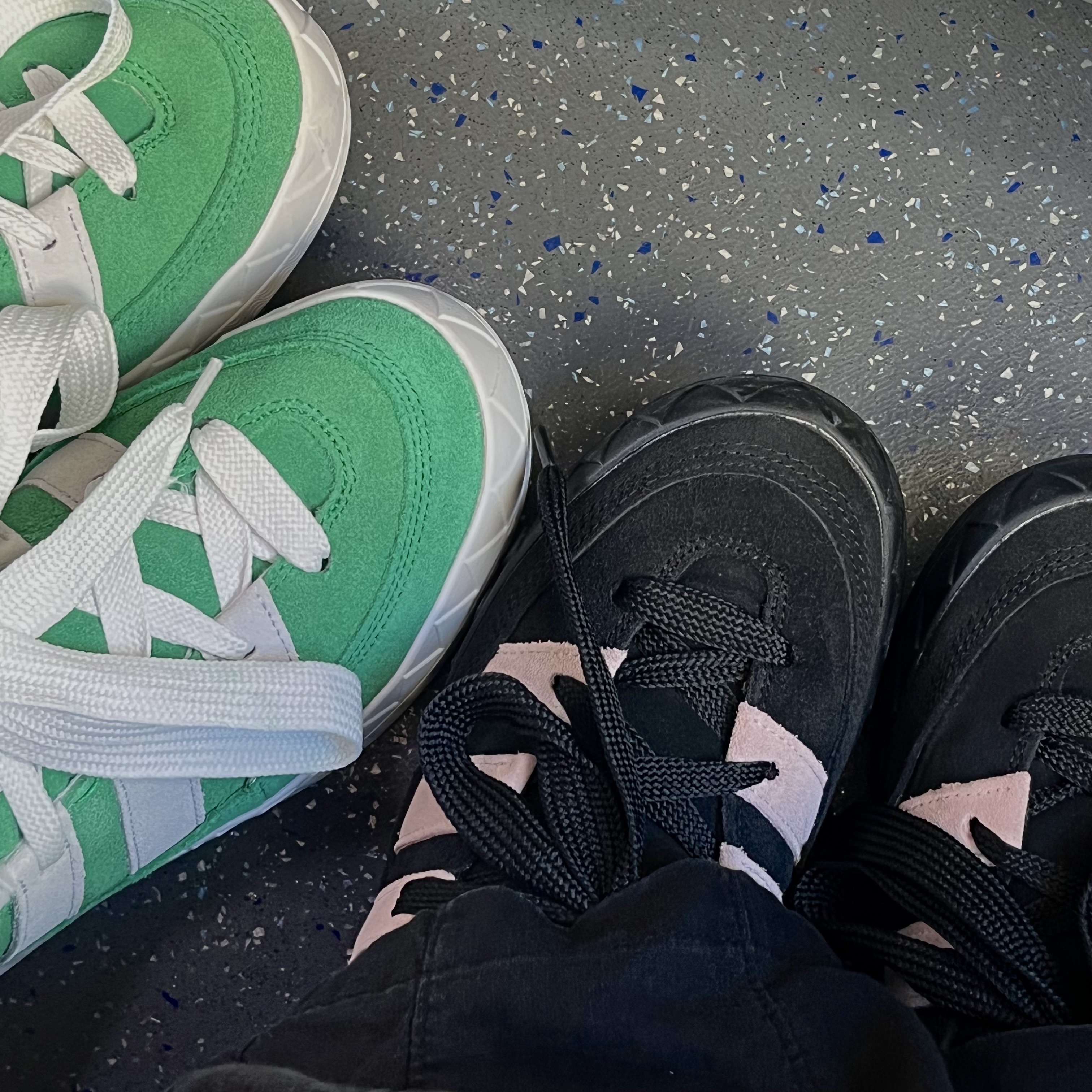 Adidas Adimatic Core Black Pink Tint, Adidas Adimatic Green 착용 스타일