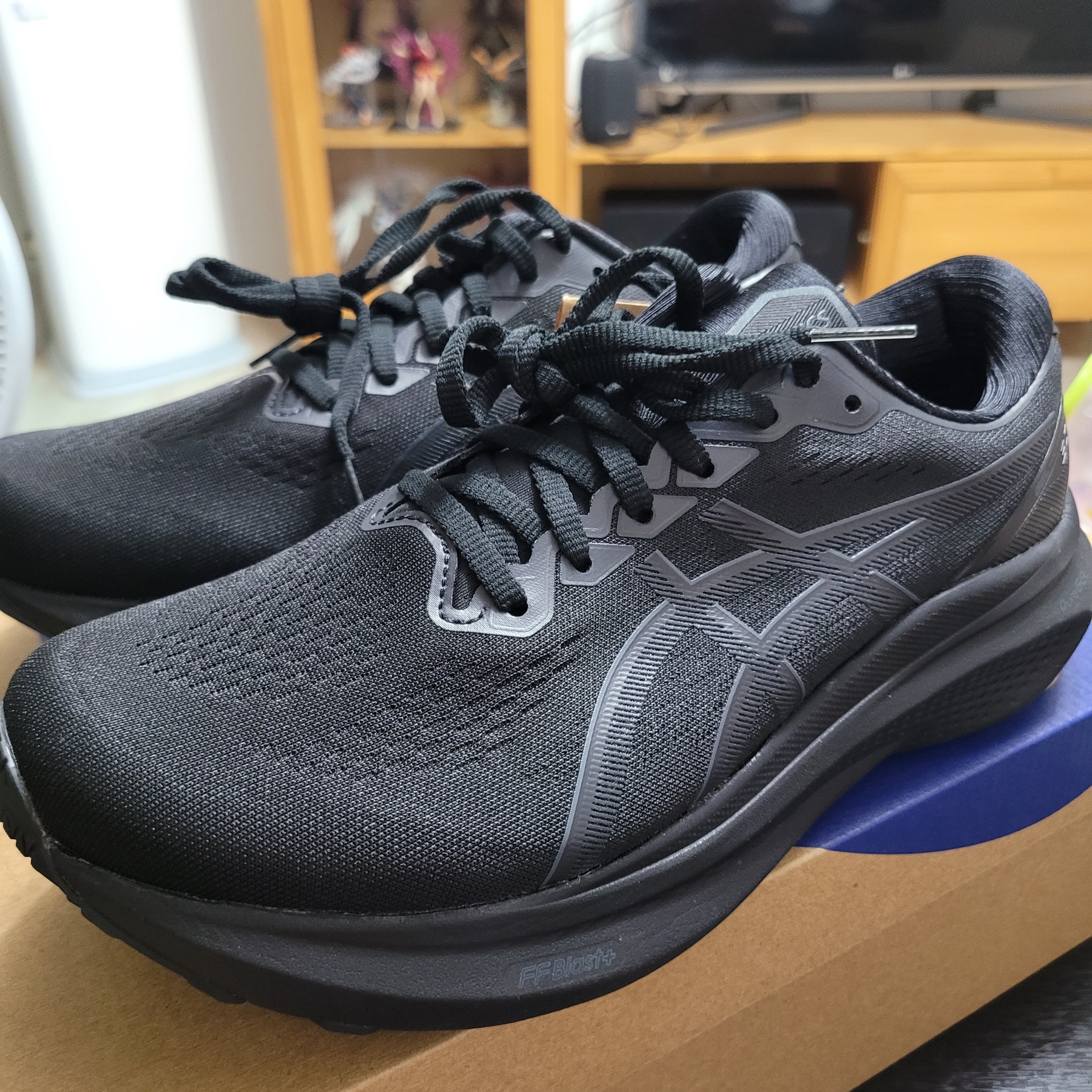 Asics Gel-Kayano 30 Black - 4E Extra Wide 착용 스타일 - 1