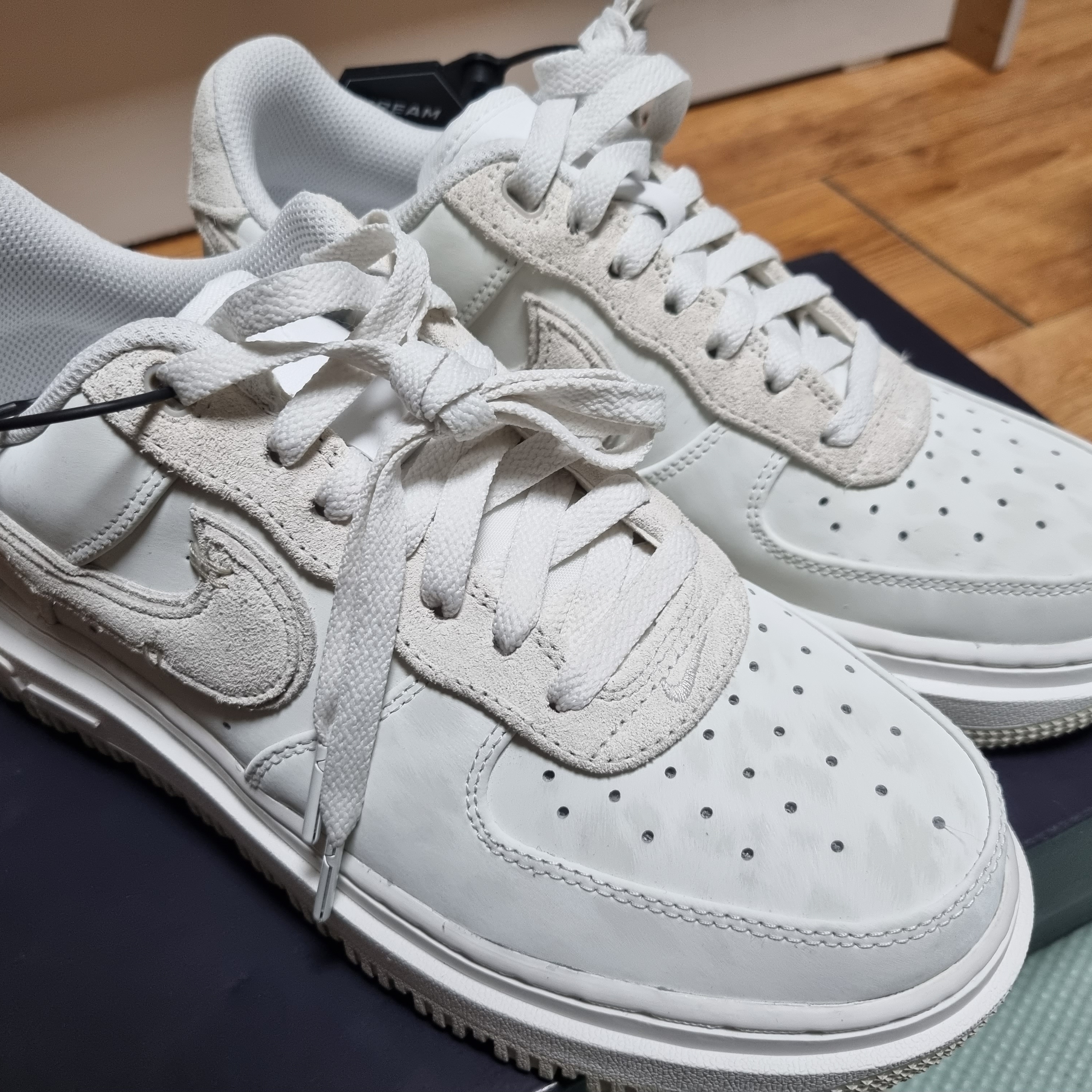 Nike Air Force 1 Luxe Summit White 착용 스타일