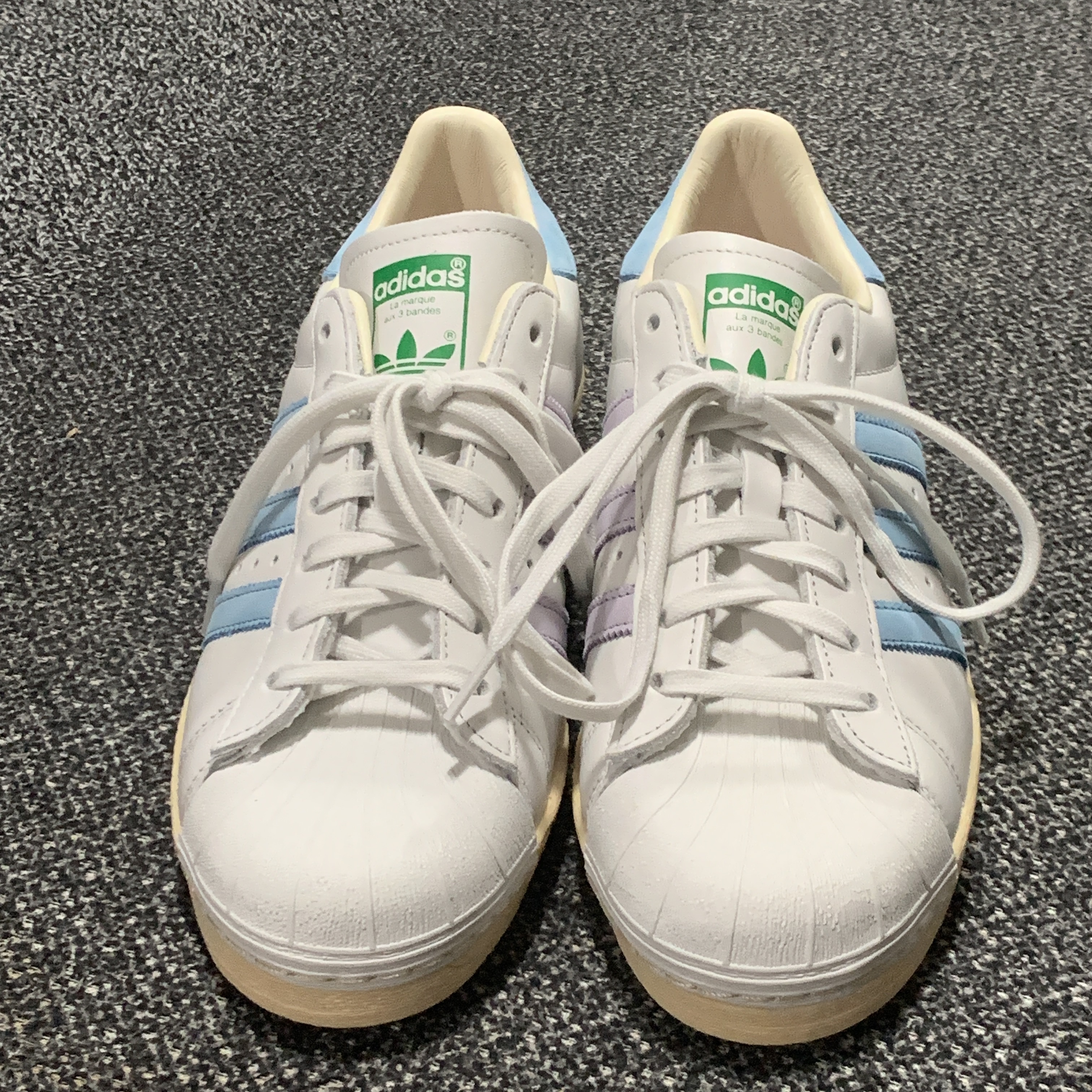 Adidas Superstar 82 Crystal White Clear Blue 착용 스타일 - 1