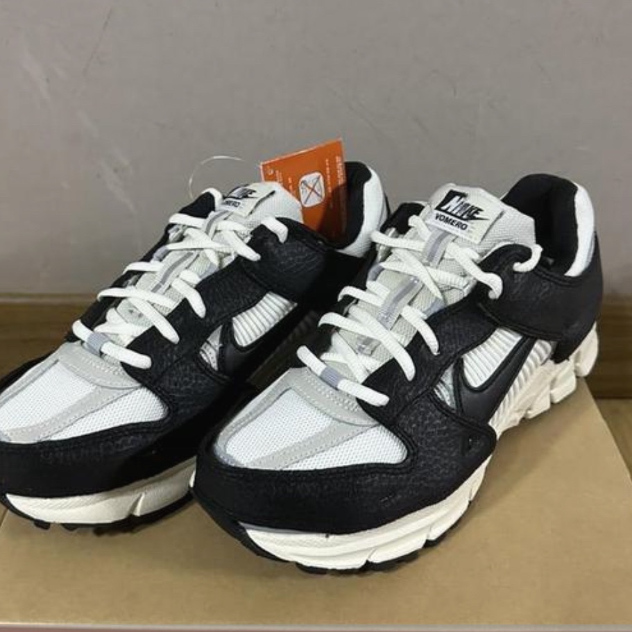 (W) Nike Zoom Vomero 5 Wolf Grey and Black 착용 스타일