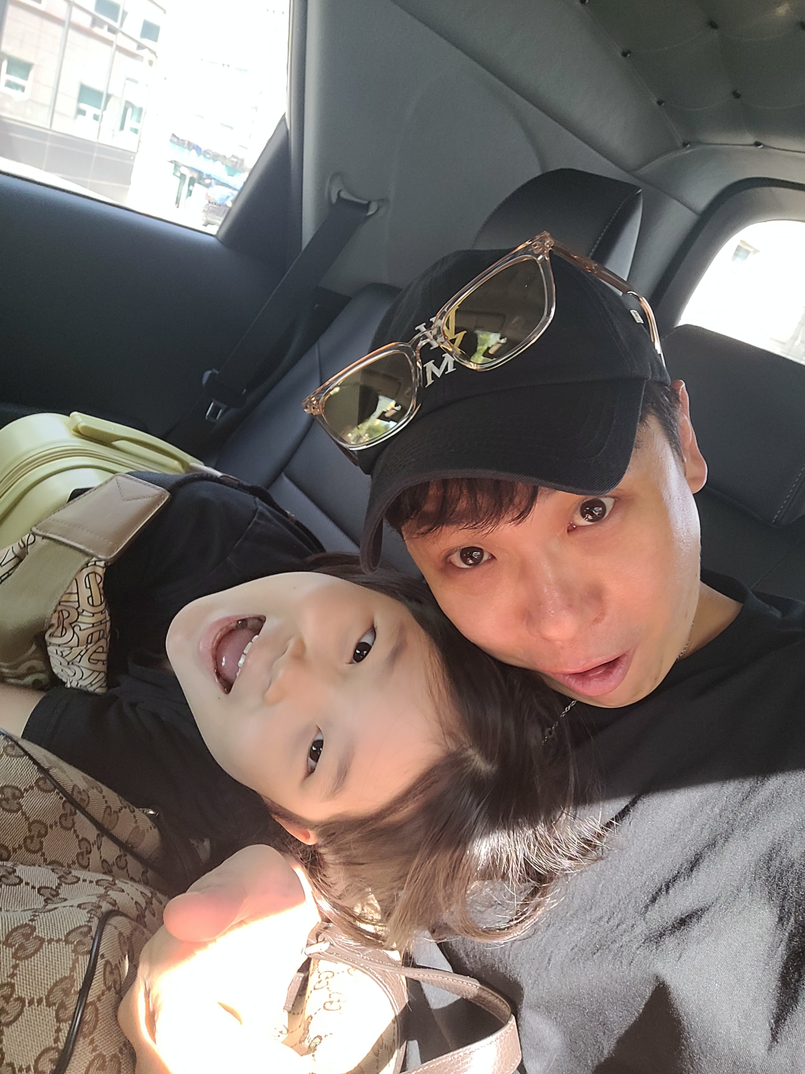 Wooyoungmi Logo Ball Cap Black 착용 스타일 - 2