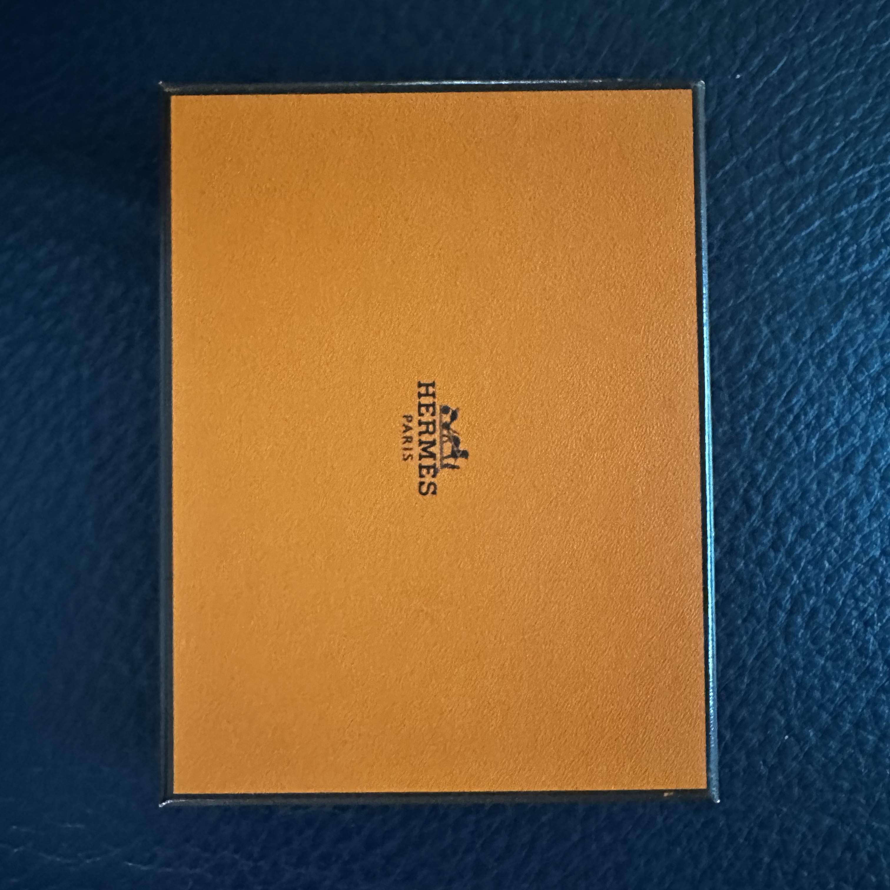 Hermes MC² Euclide Card Holder Epsom & Etoupe 착용 스타일 - 2