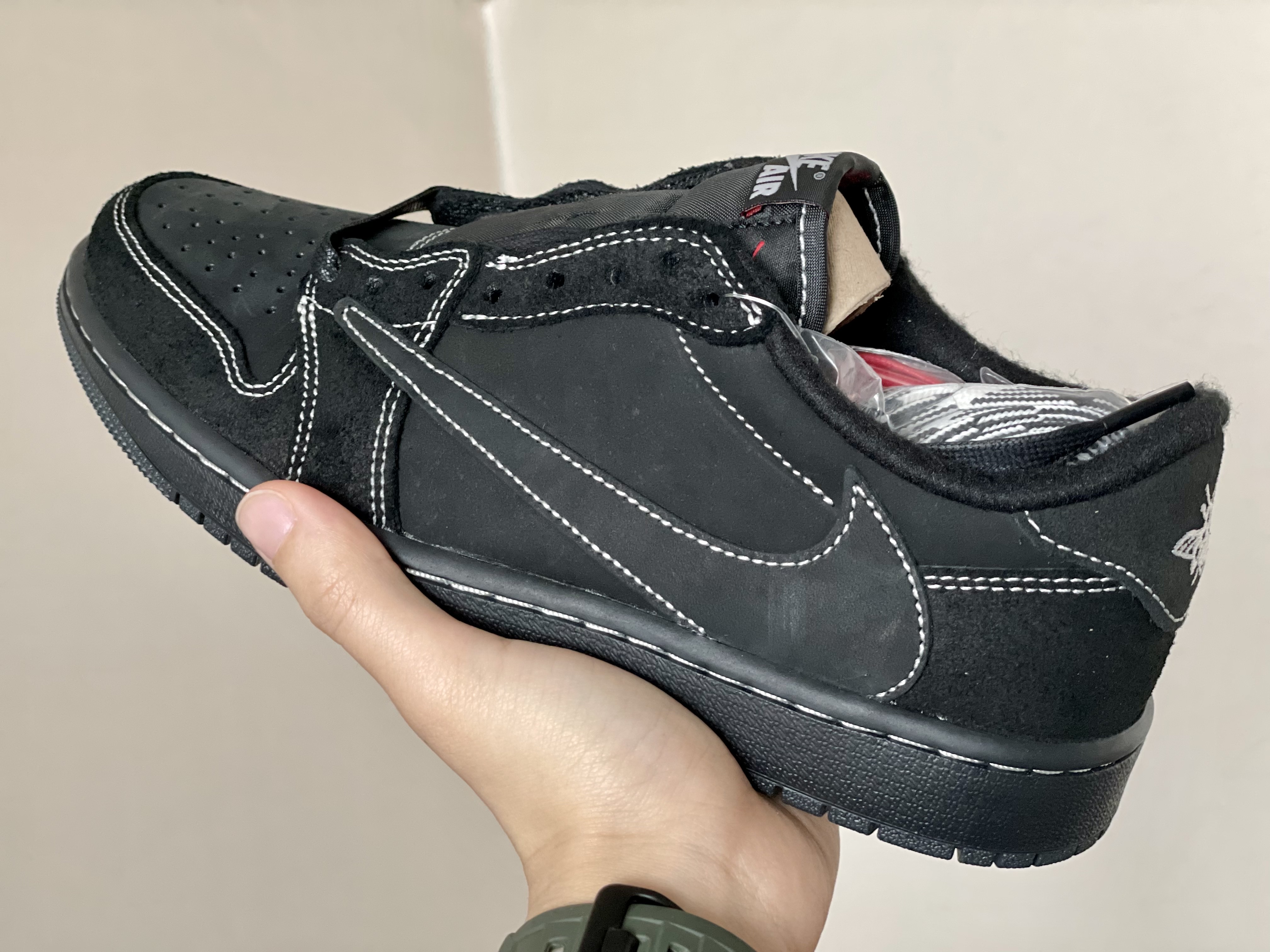 Jordan 1 x Travis Scott Retro Low OG SP Black Phantom 착용 스타일 - 4