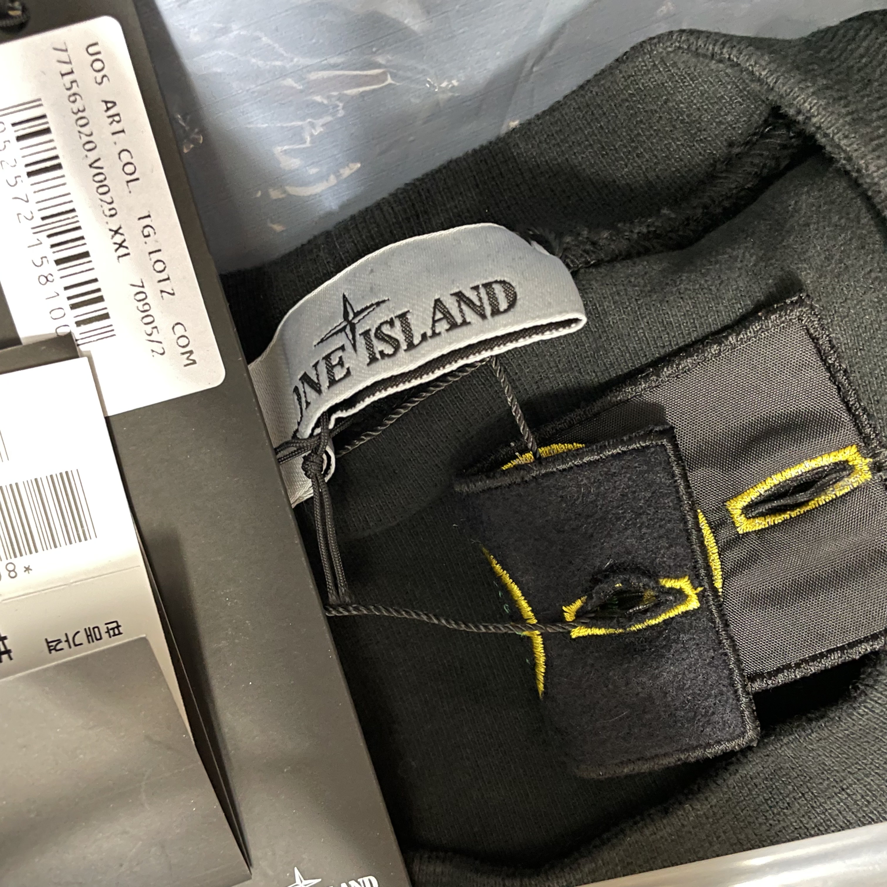 Stone Island 63020 Crewneck Sweatshirt Black - 22FW 착용 스타일
