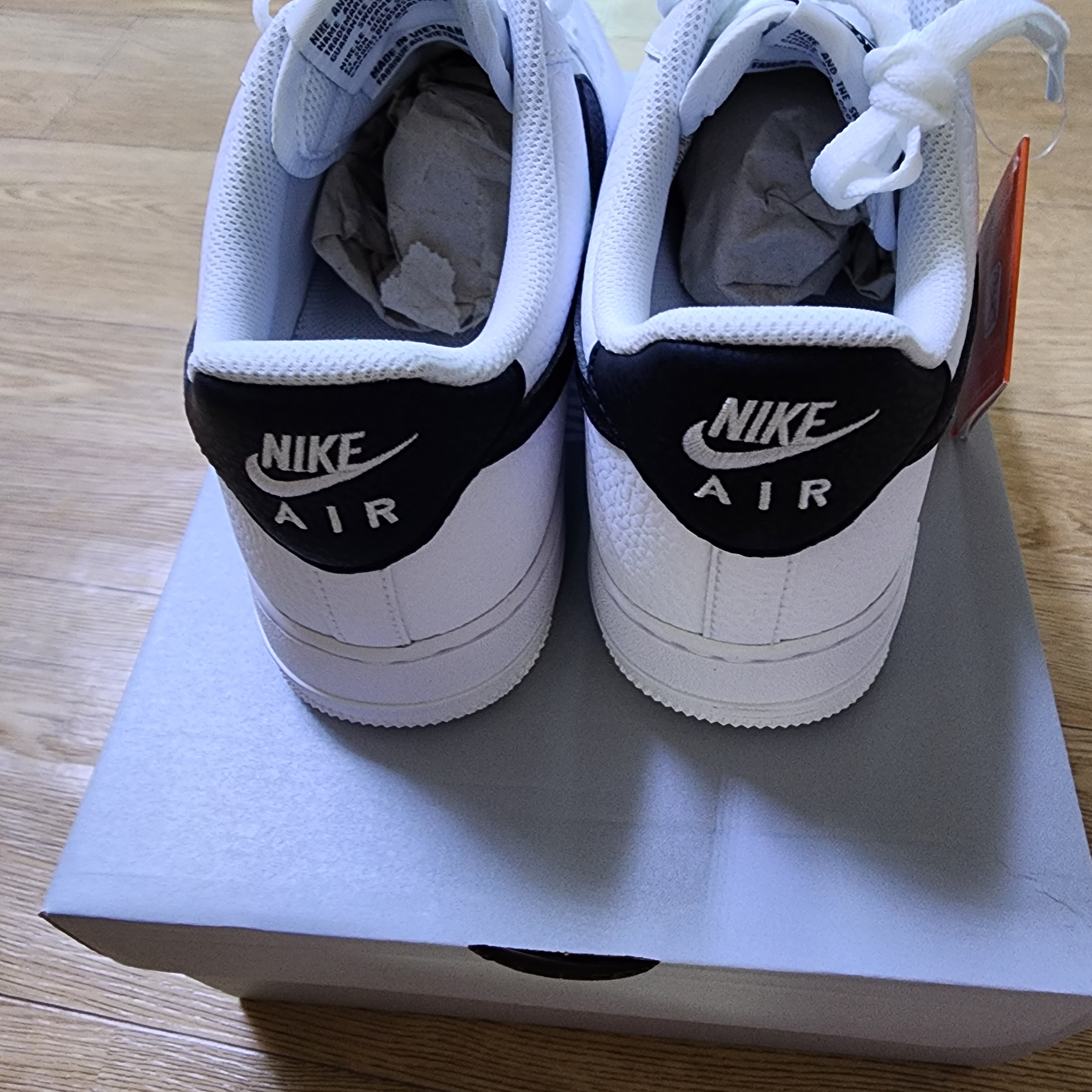 Nike Air Force 1 '07 White Black 착용 스타일 - 3