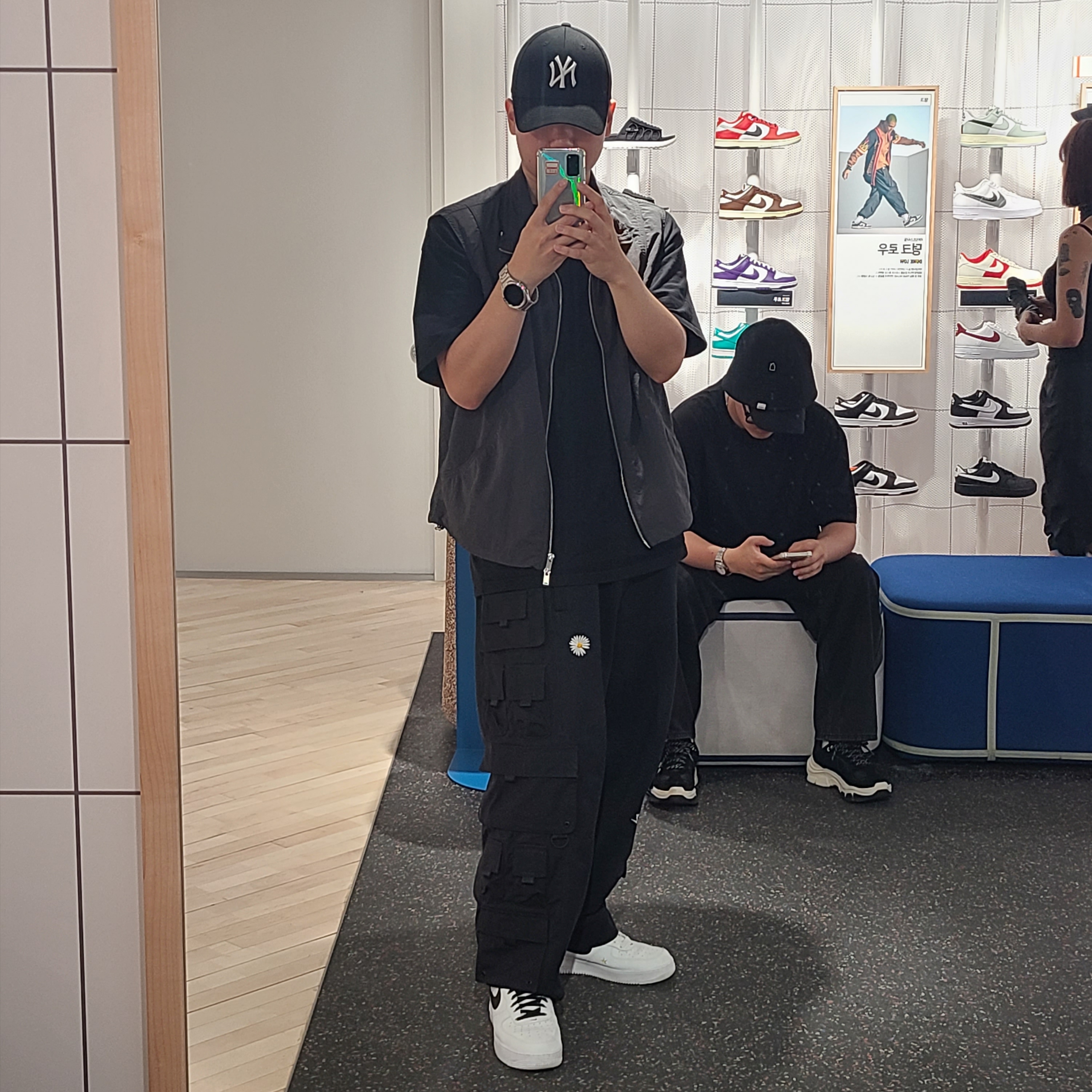 Nike x Peaceminusone Wide Pants Black (DR0096-010), Nike Air Force 1 '07 LV8 2 Have a Nike Day 착용 스타일 - 1