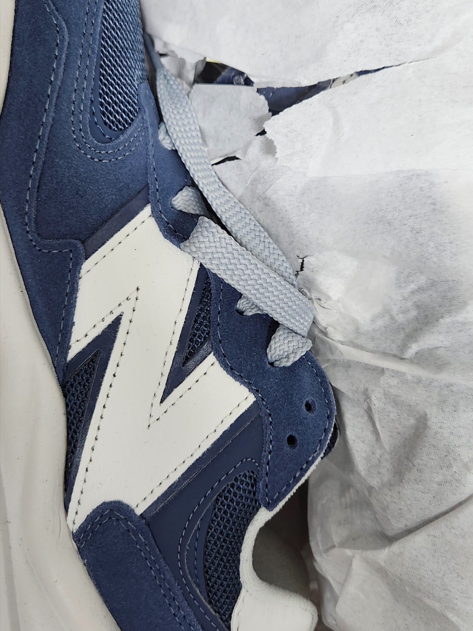 New Balance 5740 Blue 착용 스타일