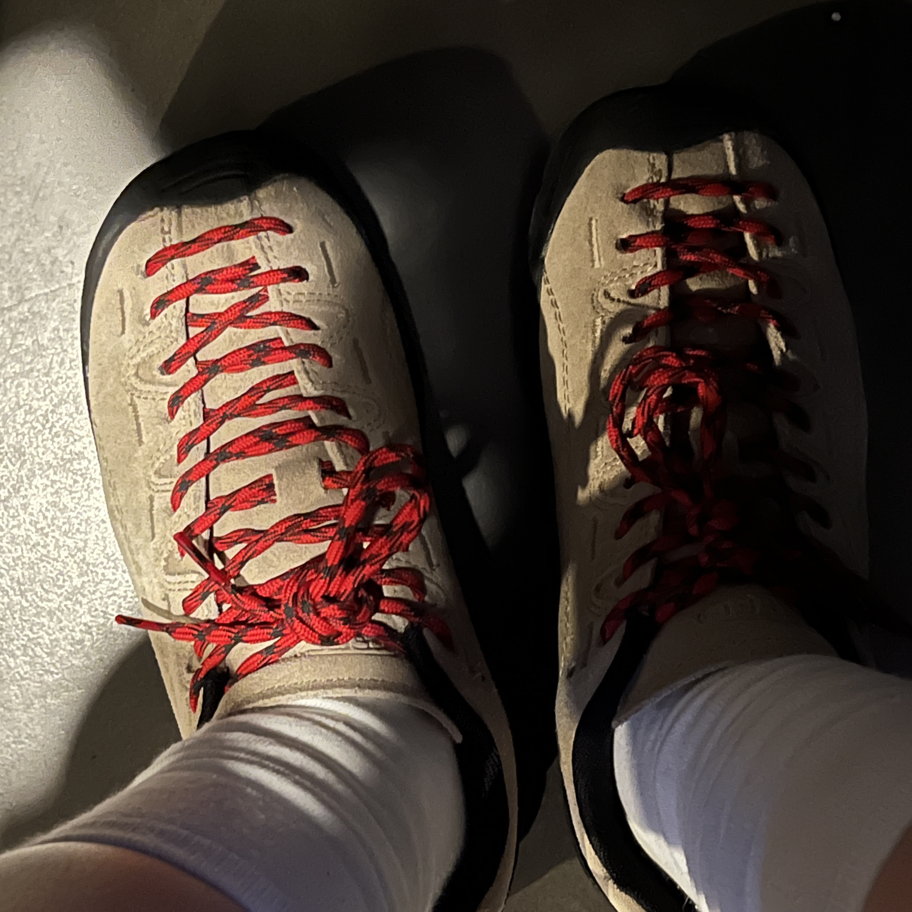 (W) Keen Jasper Suede Sneakers Silver Mink 착용 스타일