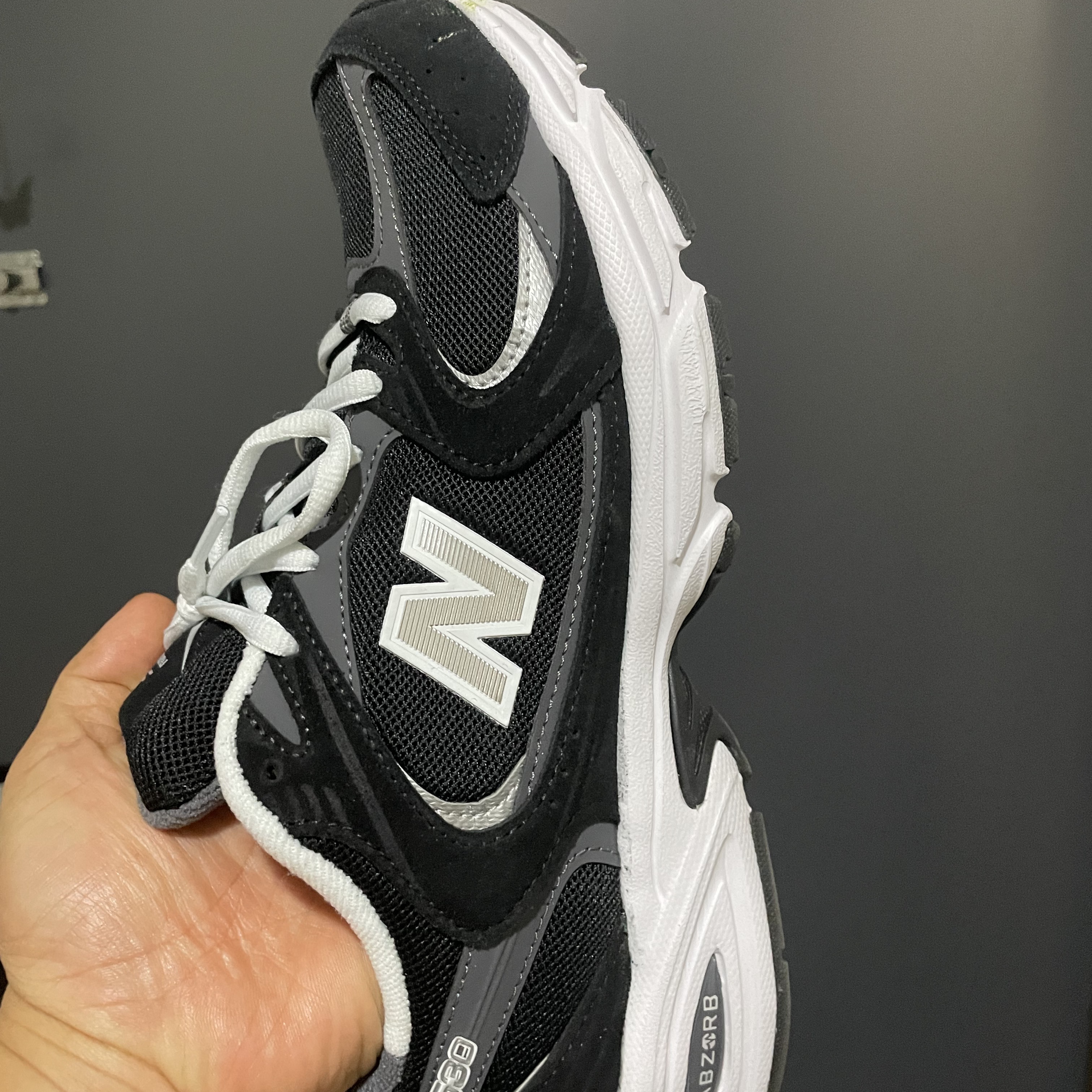 New Balance 530 Classic Black 착용 스타일