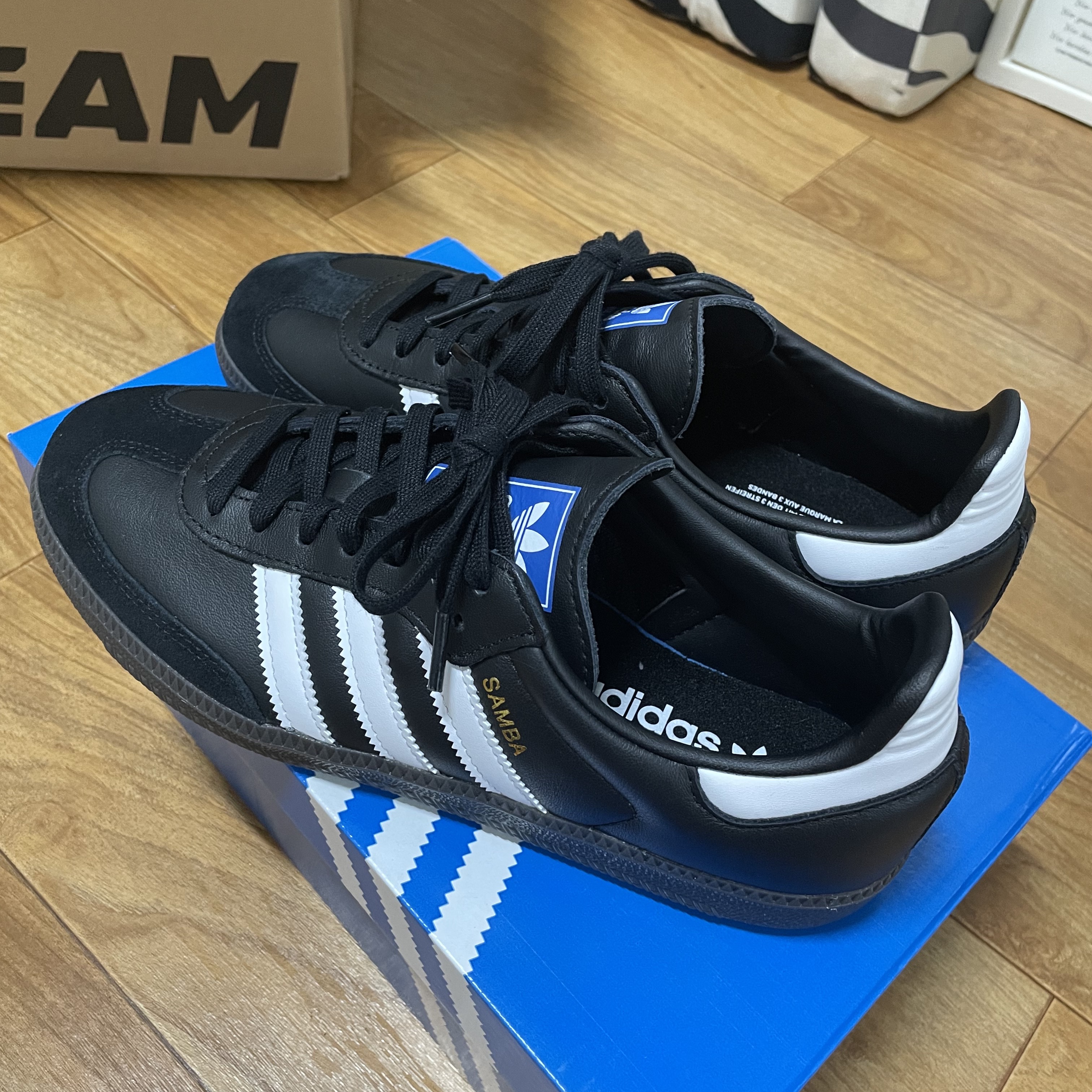 Adidas Samba OG Black White Gum 착용 스타일 - 3