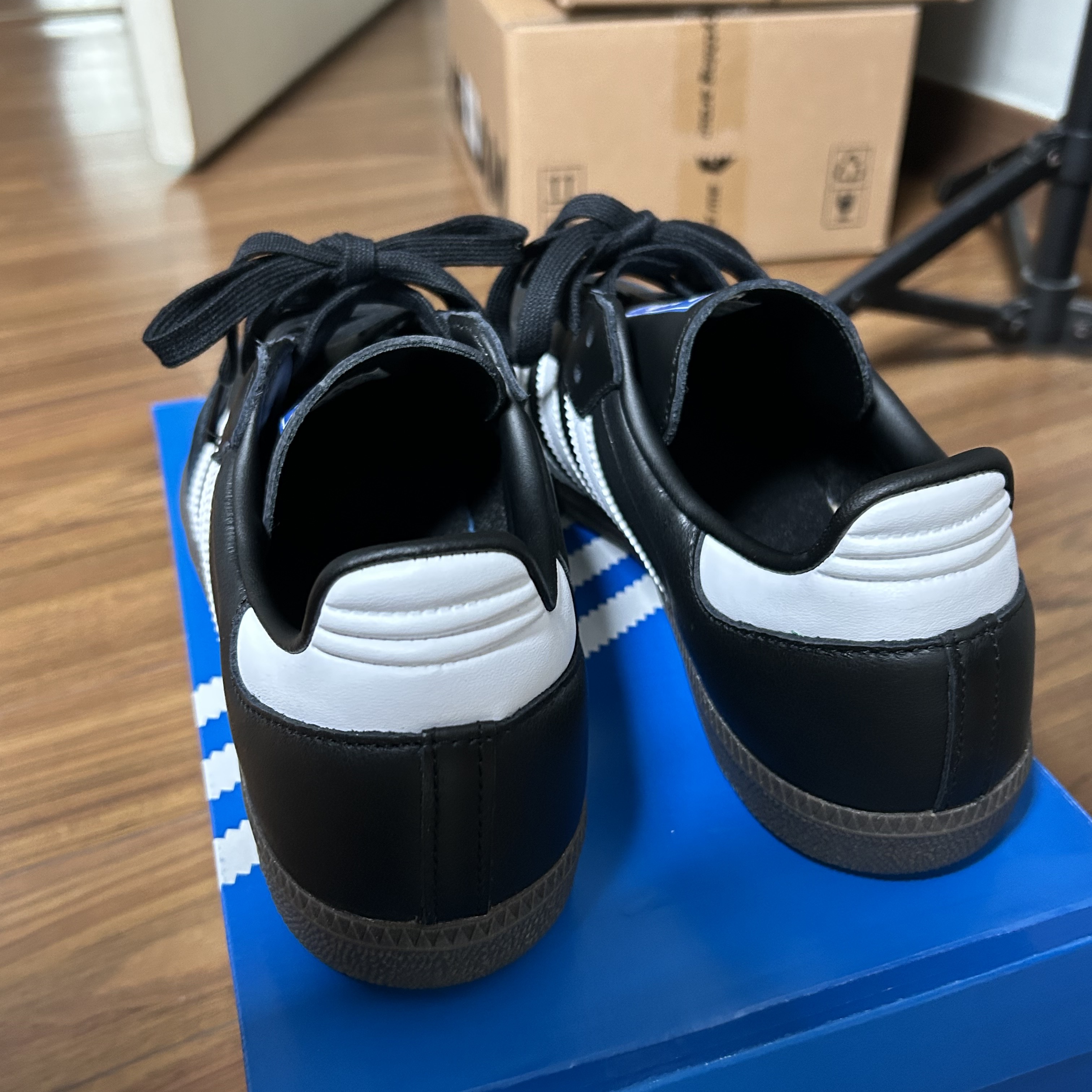 Adidas Samba OG Black White Gum 착용 스타일 - 2