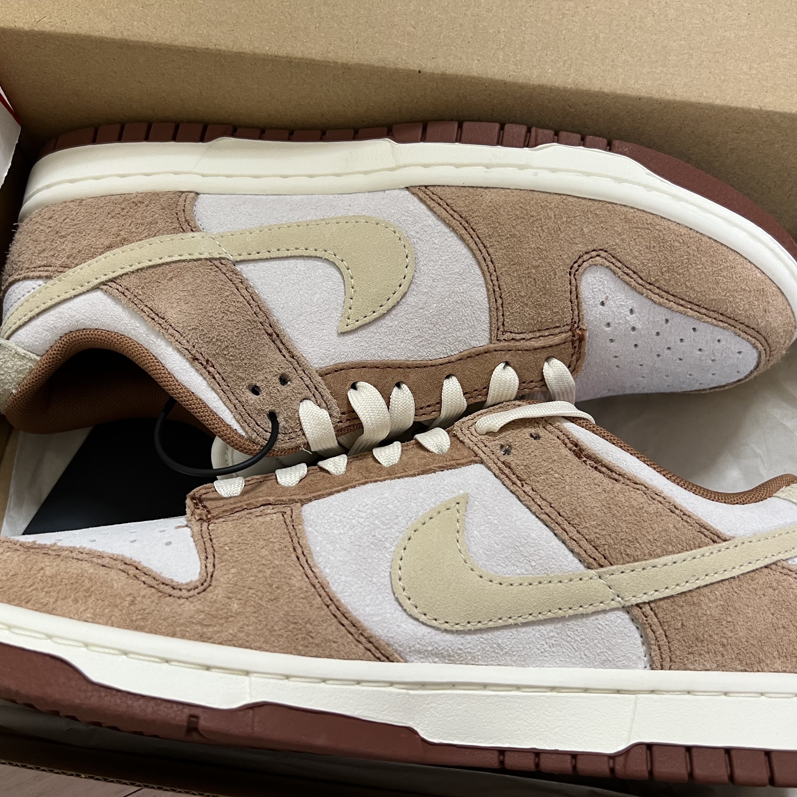 Nike Dunk Low Pro Premium Medium Curry 착용 스타일