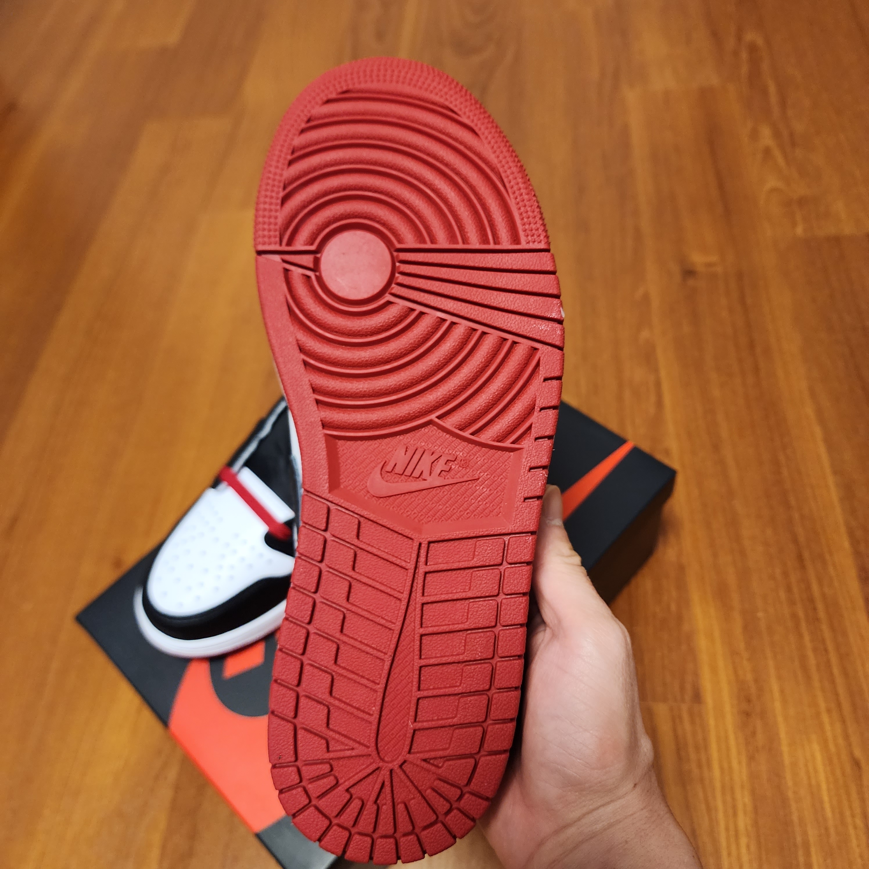 Jordan 1 Retro Low OG Black Toe 착용 스타일 - 5