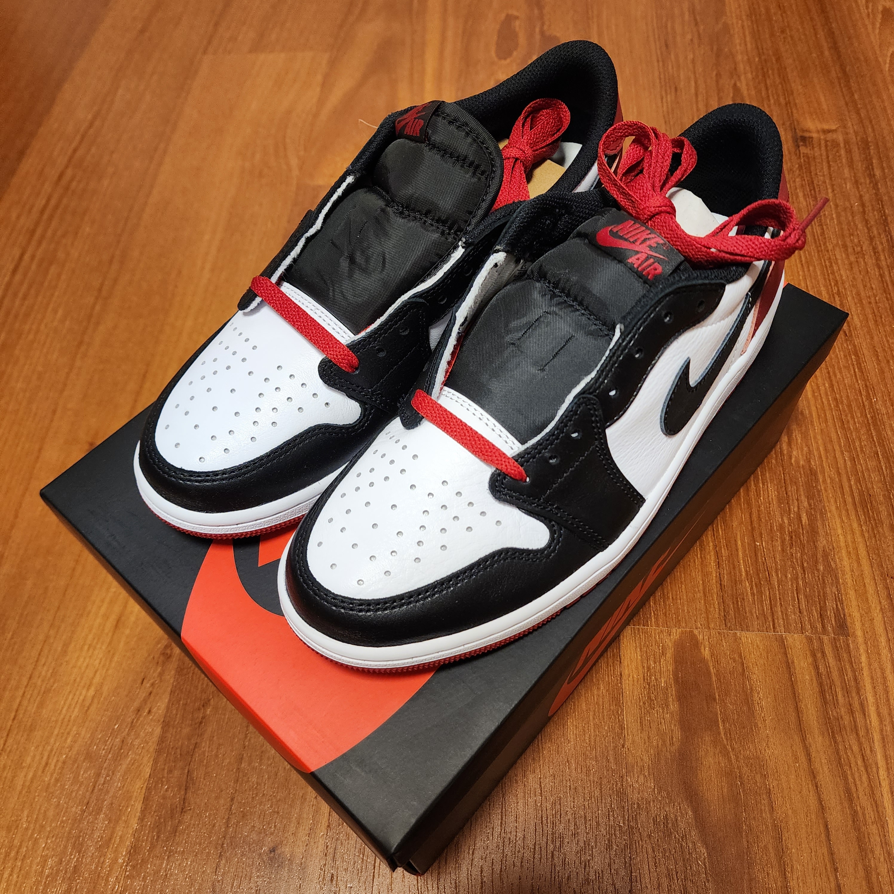 Jordan 1 Retro Low OG Black Toe 착용 스타일 - 3
