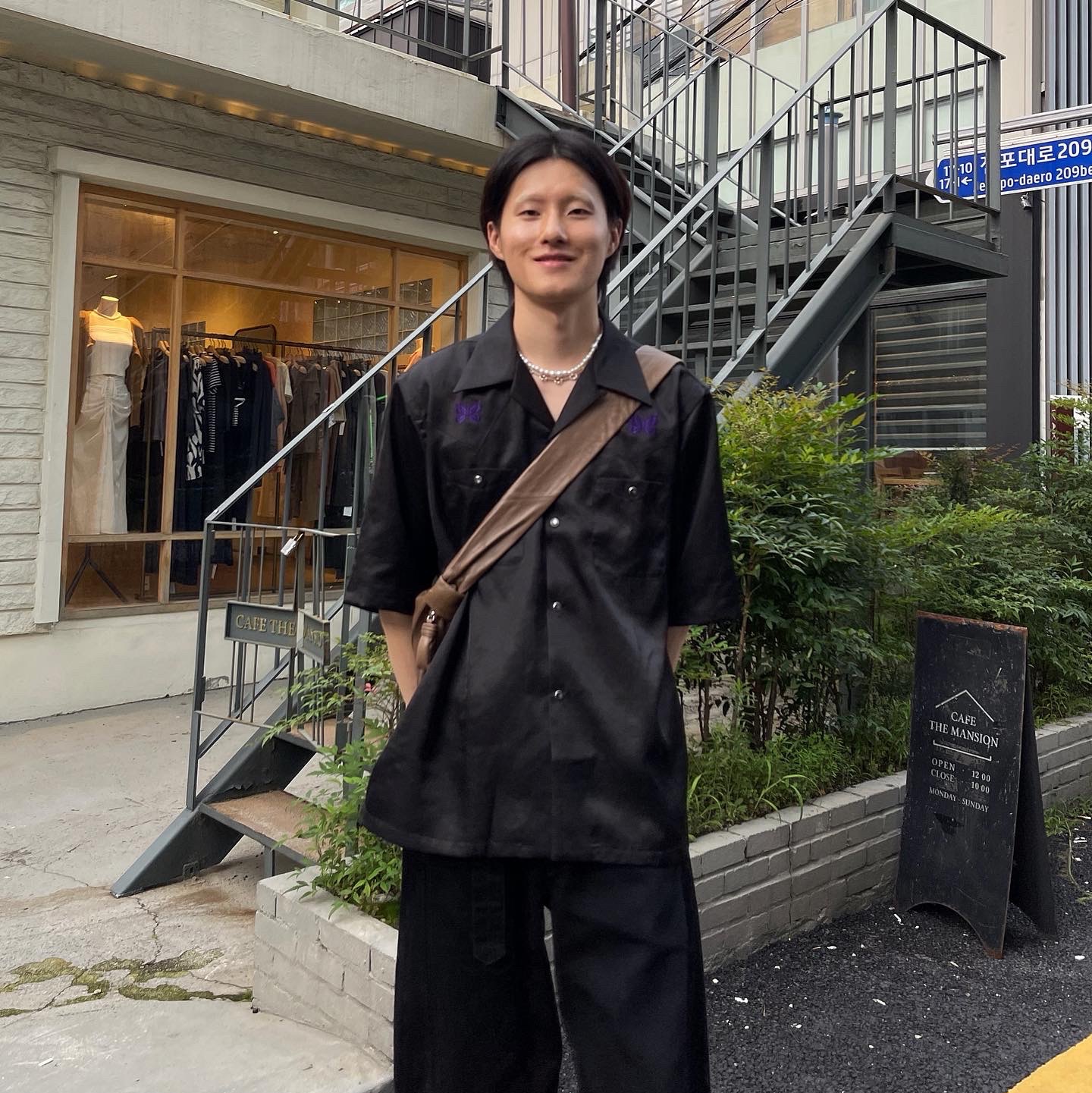 Needles S/S Cowboy One-Up Poly Slub Sateen Shirt Black, Lemaire Large Croissant Bag Soft Nappa Leather Dark Olive 착용 스타일 - 4