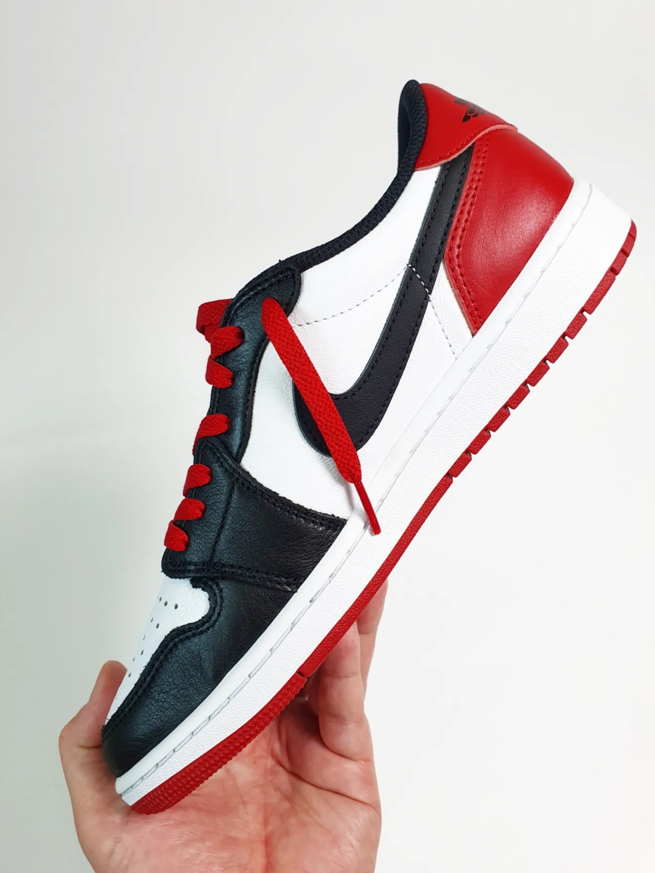 Jordan 1 Retro Low OG Black Toe 착용 스타일 - 2