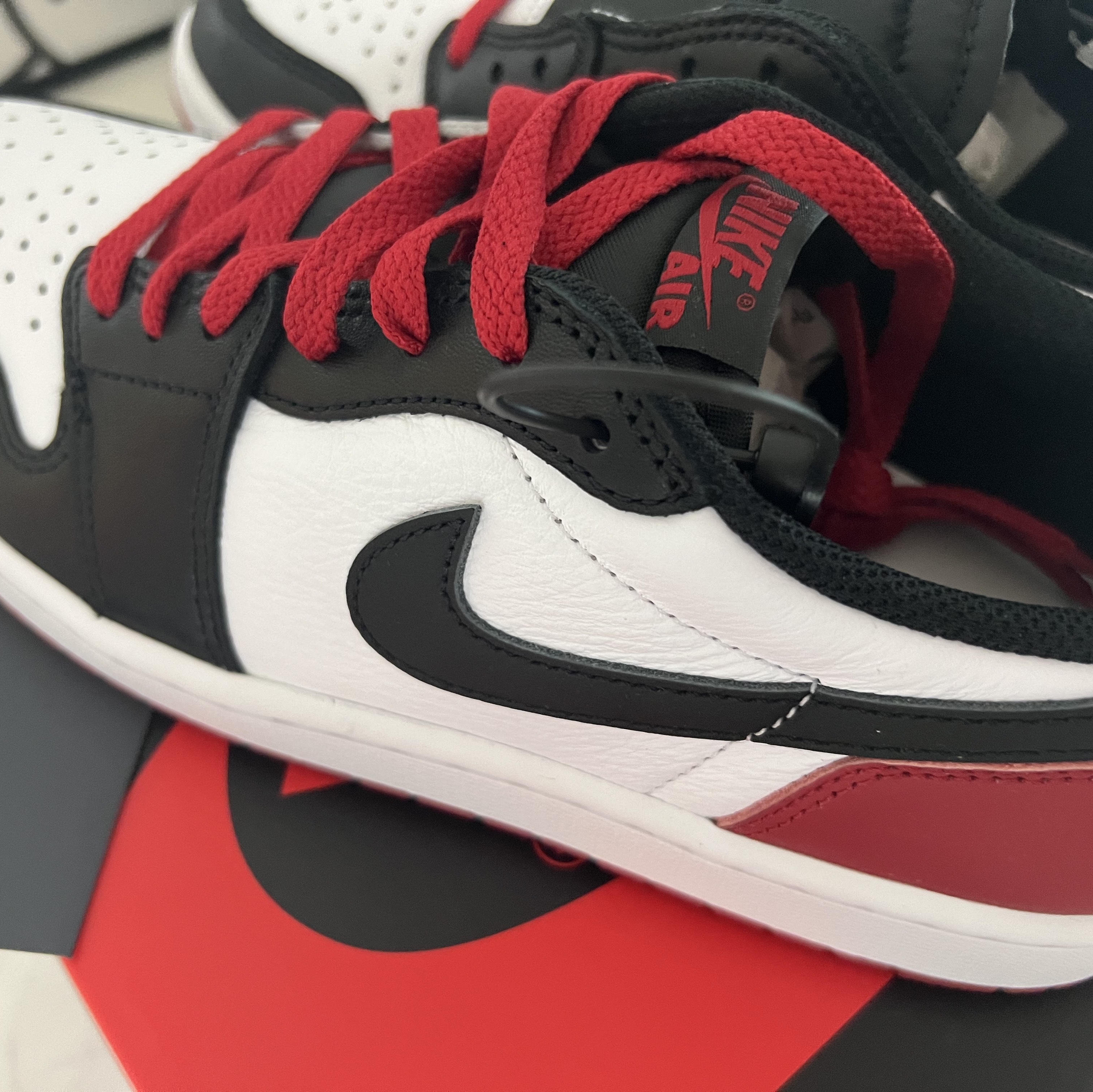 Jordan 1 Retro Low OG Black Toe 착용 스타일 - 2