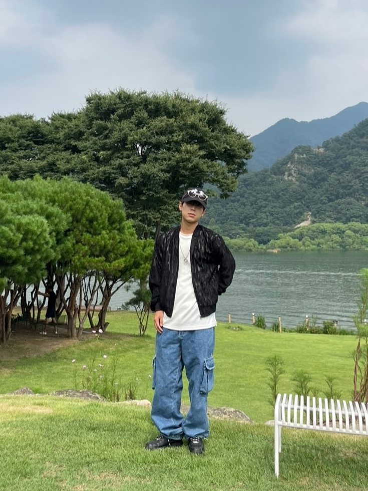 Darkr8m Studio White Logo Cap, Nike x Supreme Air Force 1 Low Black 착용 스타일 - 3