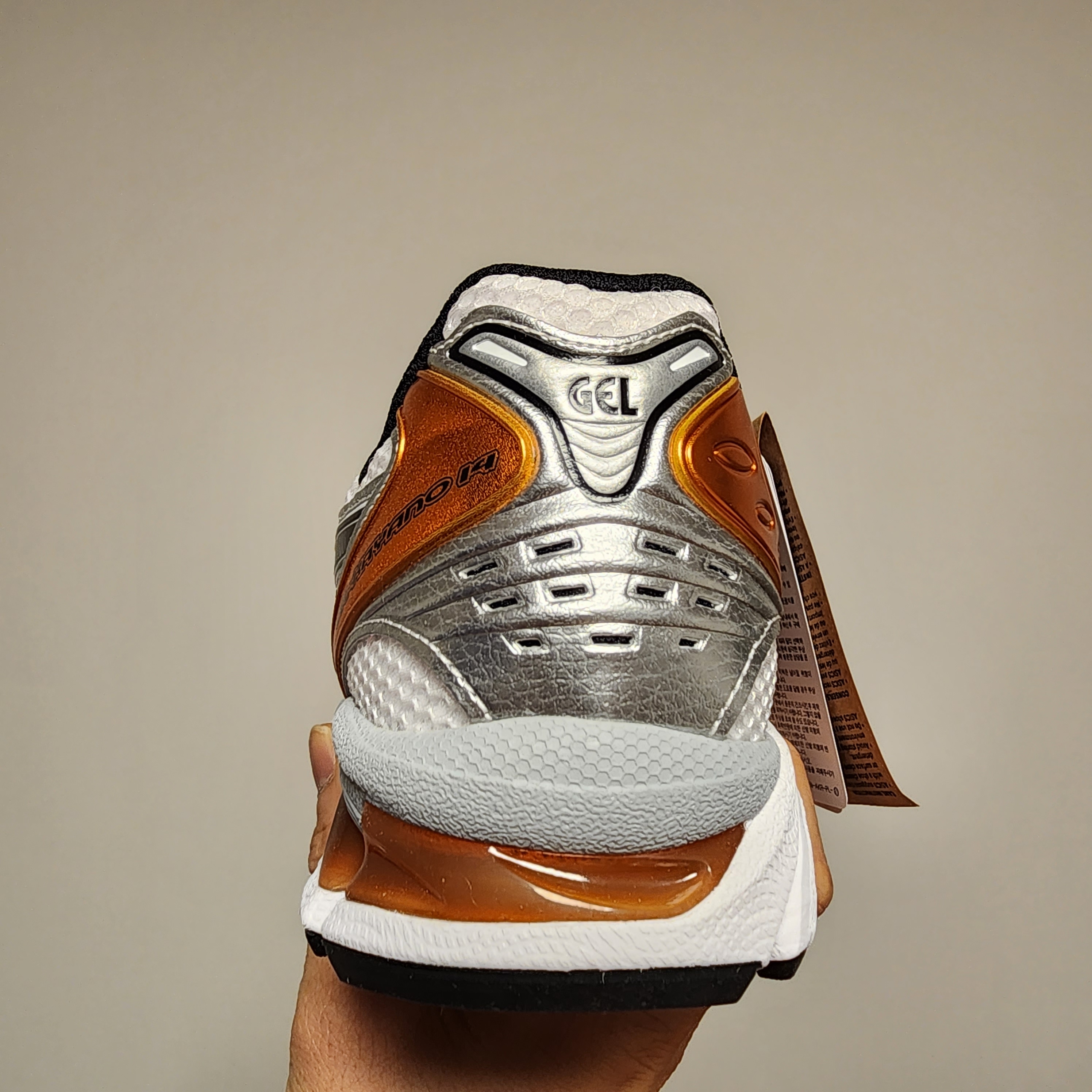 Asics Gel-Kayano 14 White Piquant Orange 착용 스타일 - 4