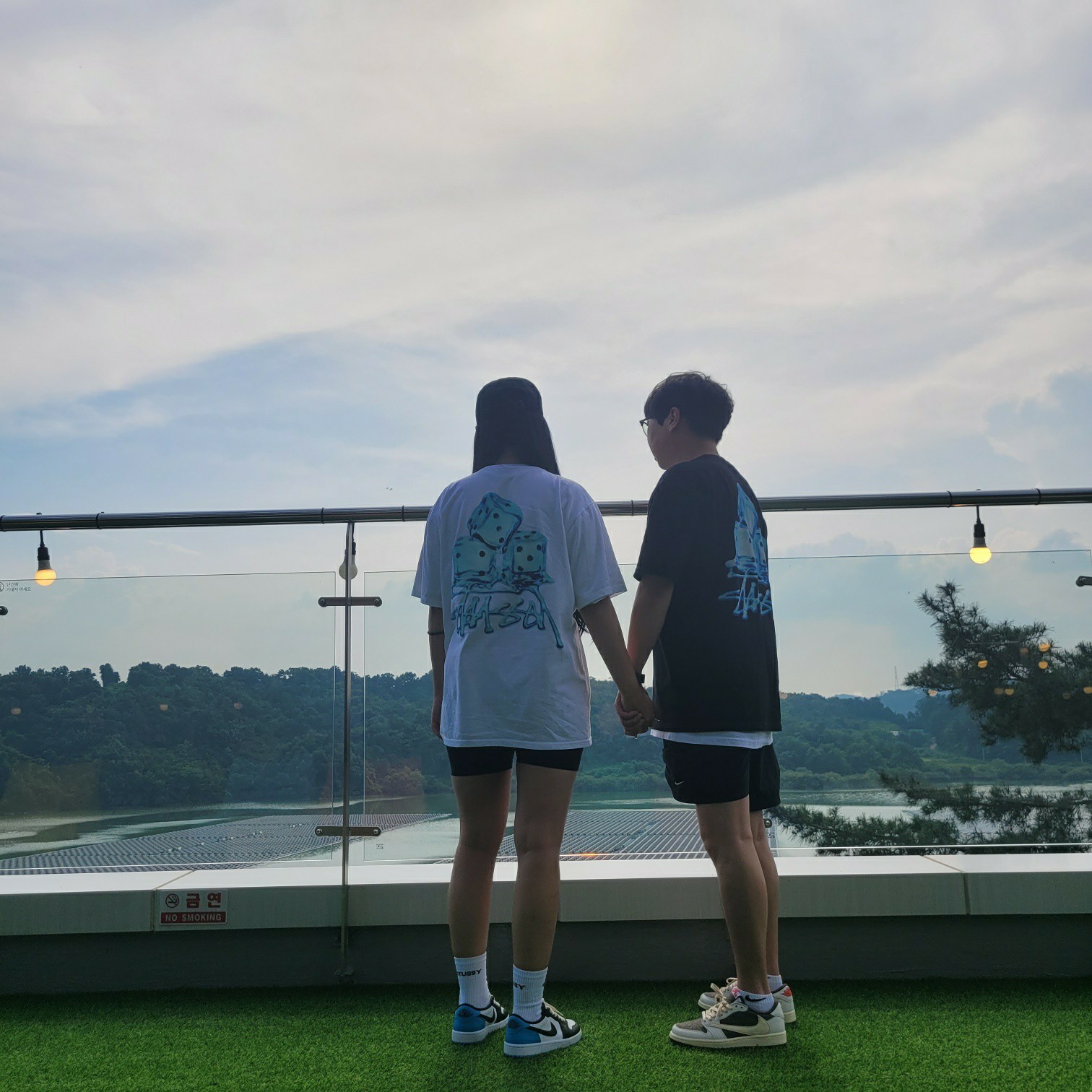 Jordan 1 x Travis Scott Retro Low OG SP Sail and Ridgerock, Stussy Melted T-Shirt Black ์ฐฉ์ฉ ์คํ์ผ