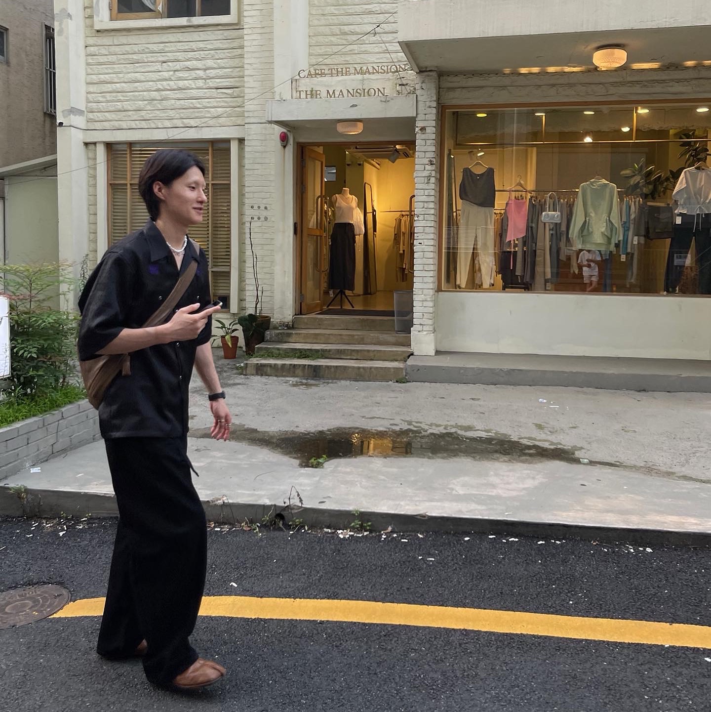 Needles S/S Cowboy One-Up Poly Slub Sateen Shirt Black, Lemaire Large Croissant Bag Soft Nappa Leather Dark Olive 착용 스타일 - 1