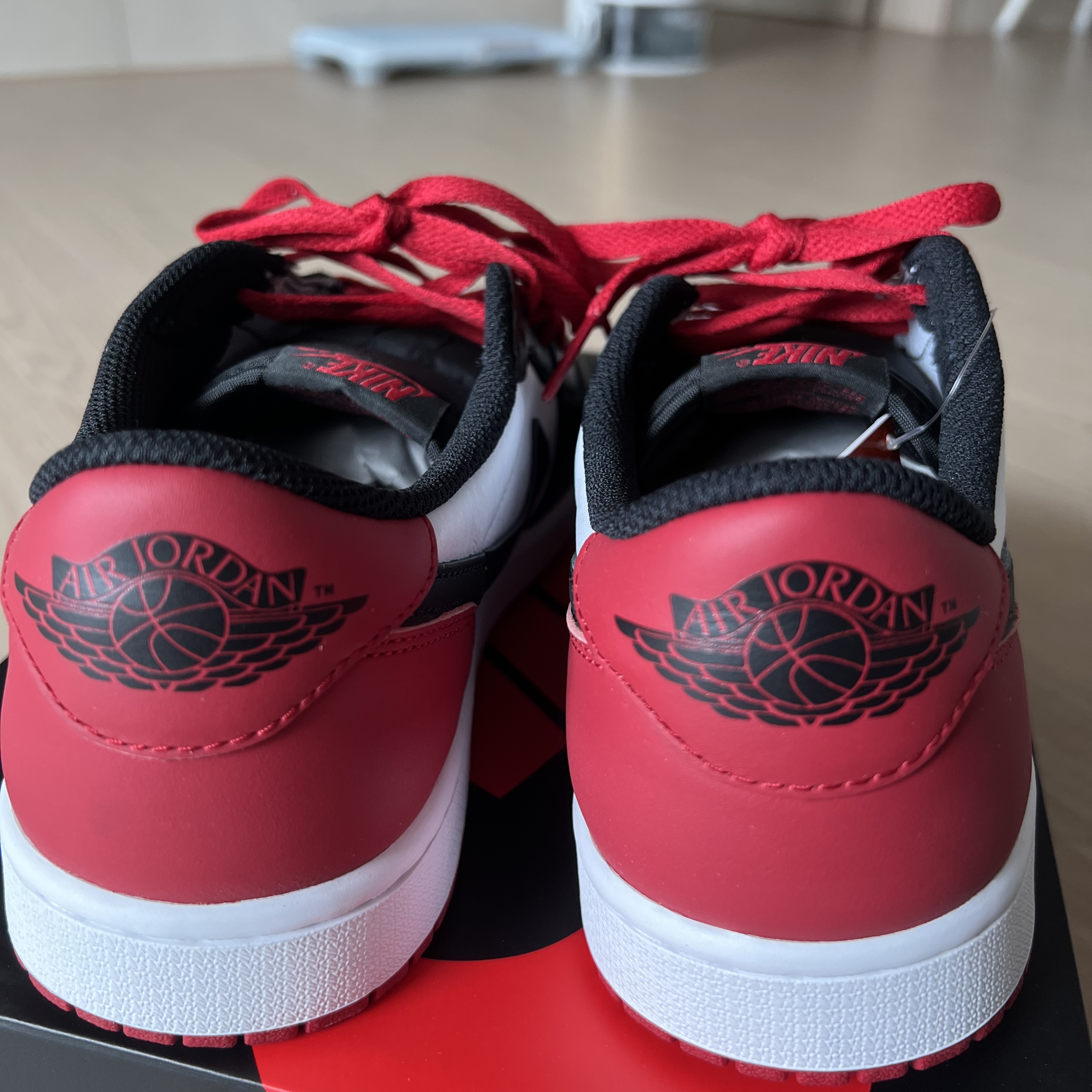 Jordan 1 Retro Low OG Black Toe 착용 스타일 - 3