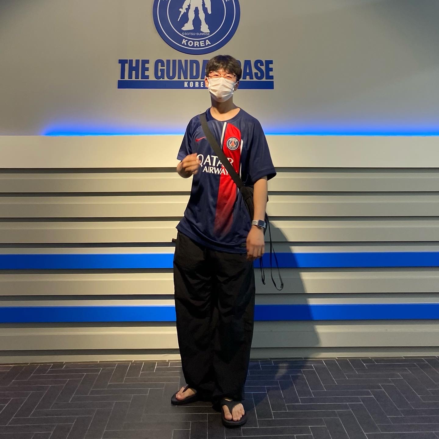 Nike Paris Saint-Germain 2023/24 Dri-Fit Stadium Home Jersey Midnight Navy (Non Marking Ver.), Sansan Gear Side Snap Pants Black 착용 스타일