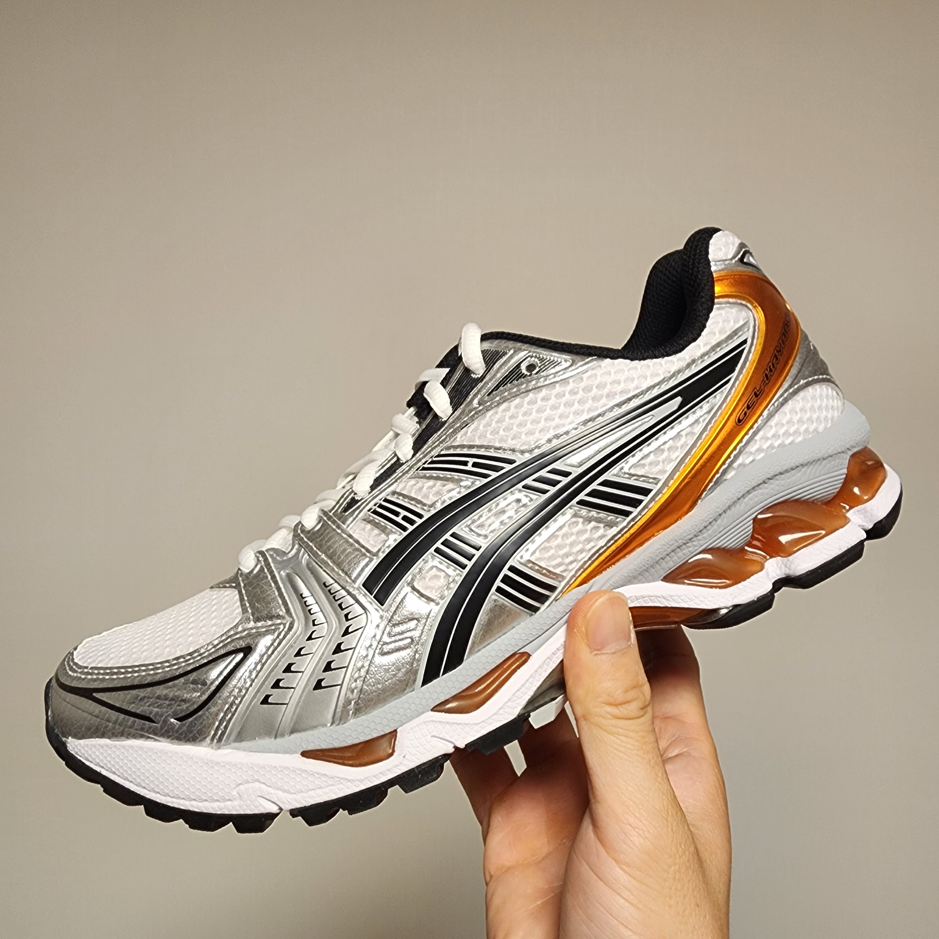 Asics Gel-Kayano 14 White Piquant Orange 착용 스타일 - 1