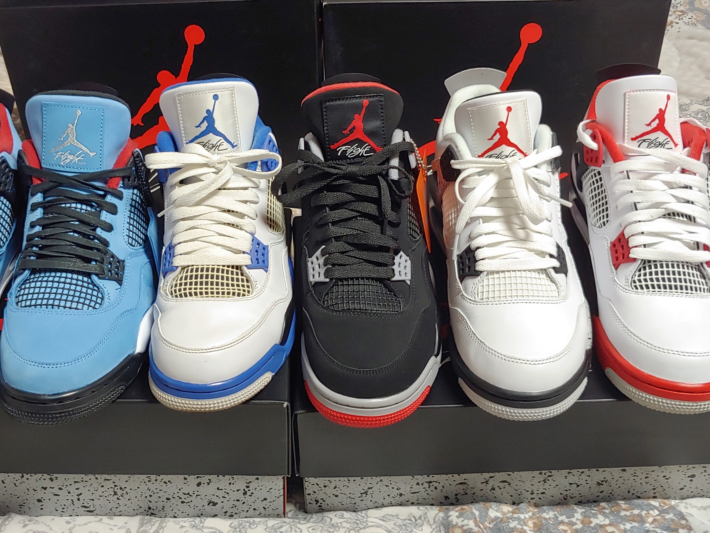 Jordan 4 x Travis Scott Retro Cactus Jack, Jordan 4 Retro Motorsports 2017 착용 스타일