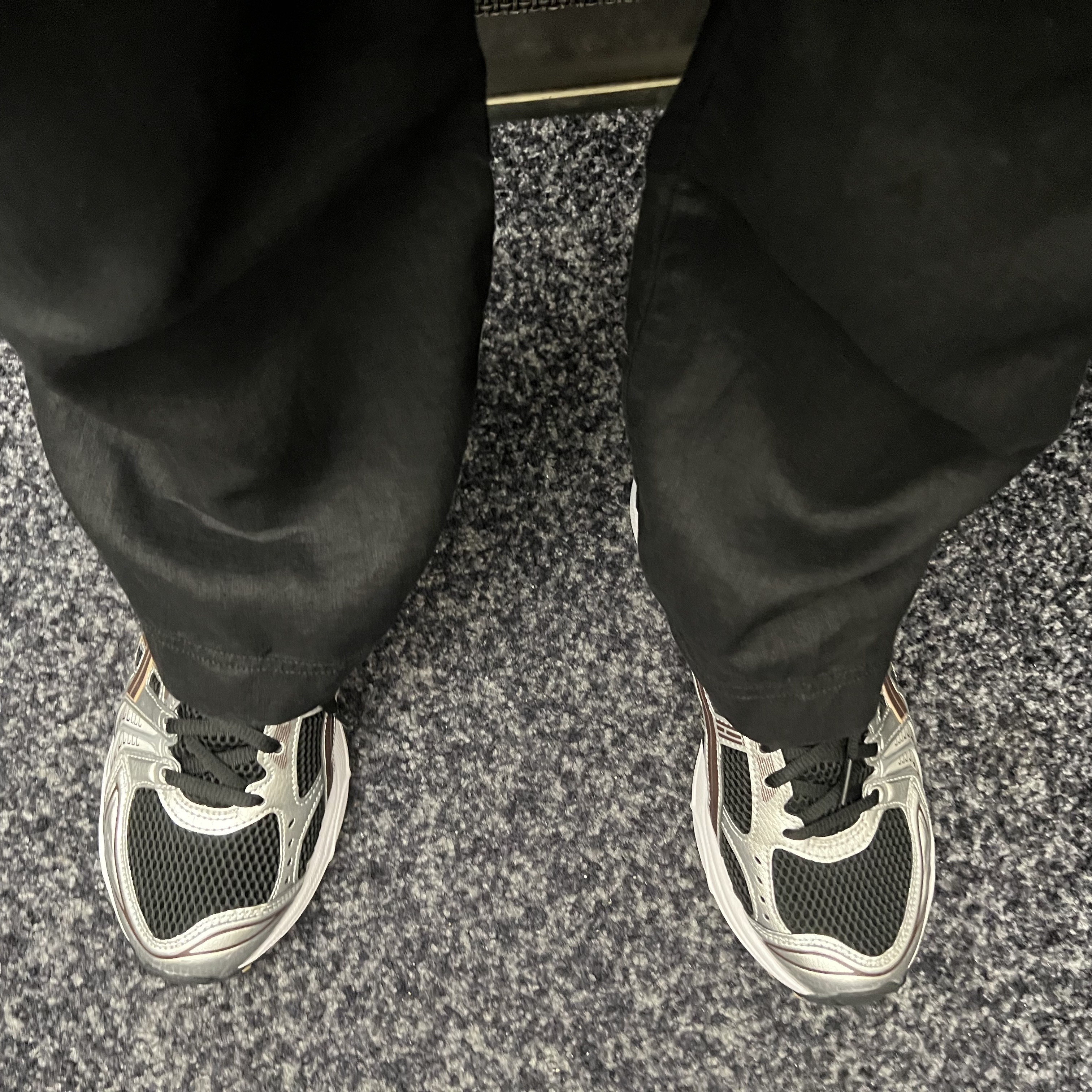 Asics Gel-Kayano 14 Black Coffee 착용 스타일