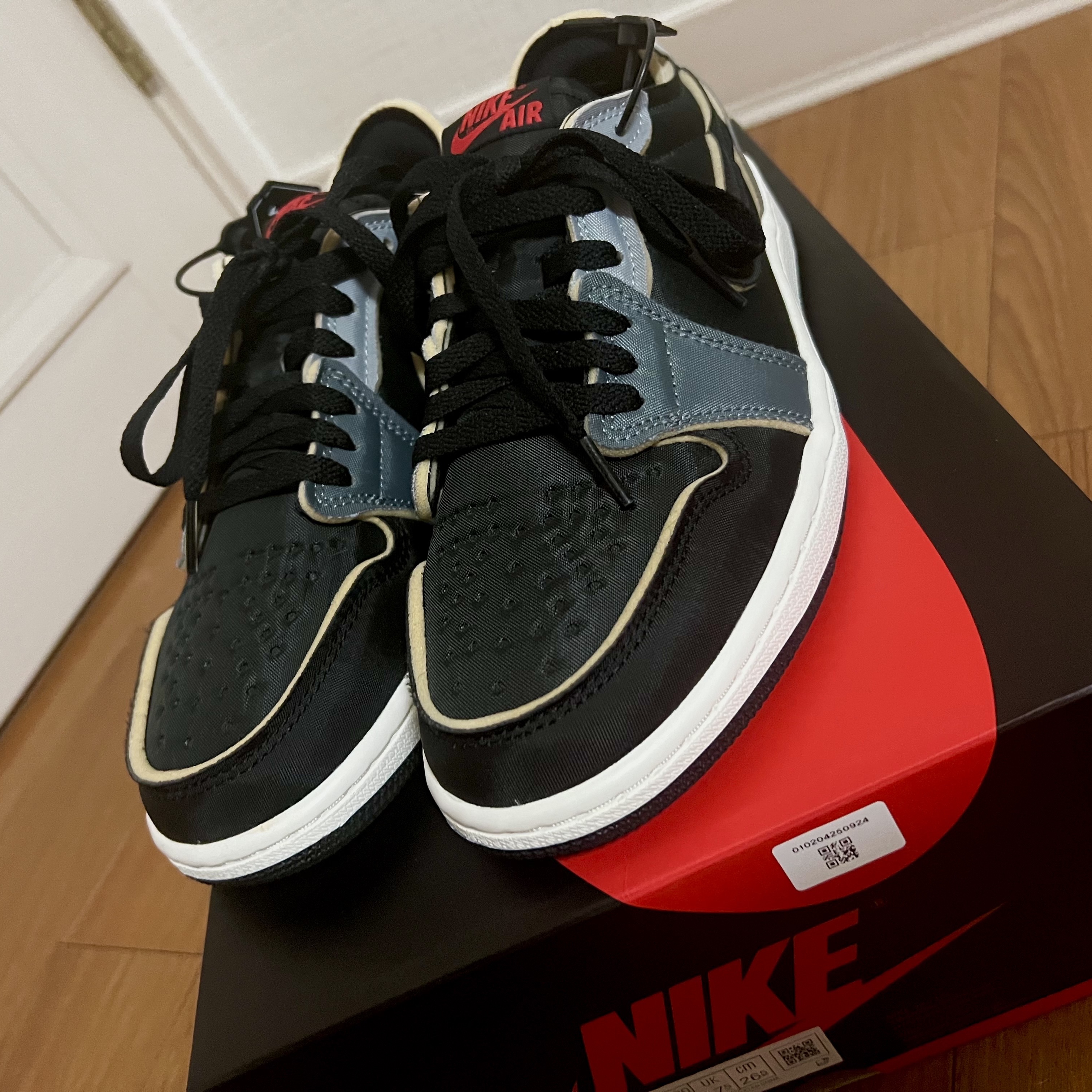 Jordan 1 Retro Low OG EX Black and Smoke Grey 착용 스타일 - 1