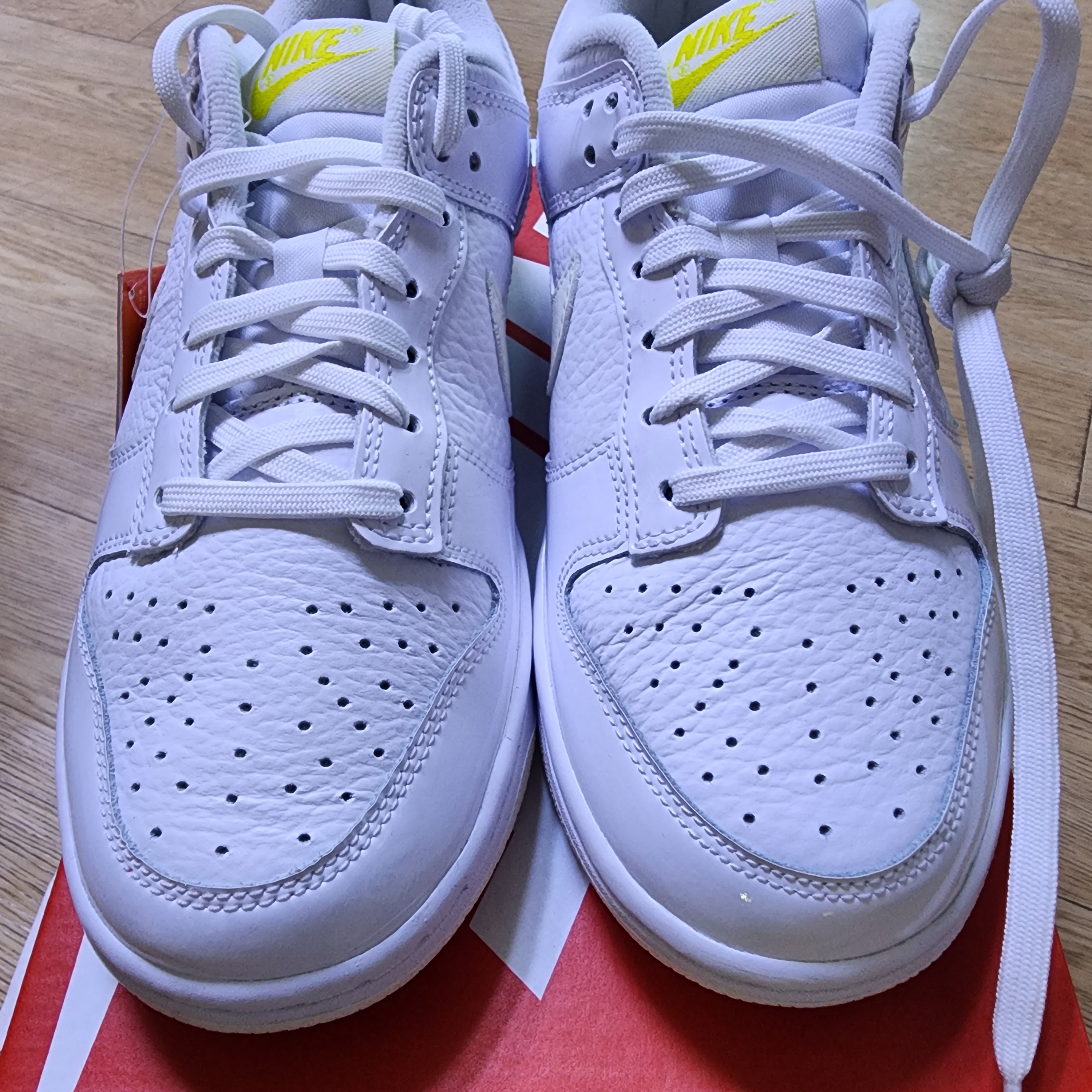 (W) Nike Dunk Low Valentine's Day White Optic Yellow 착용 스타일 - 1