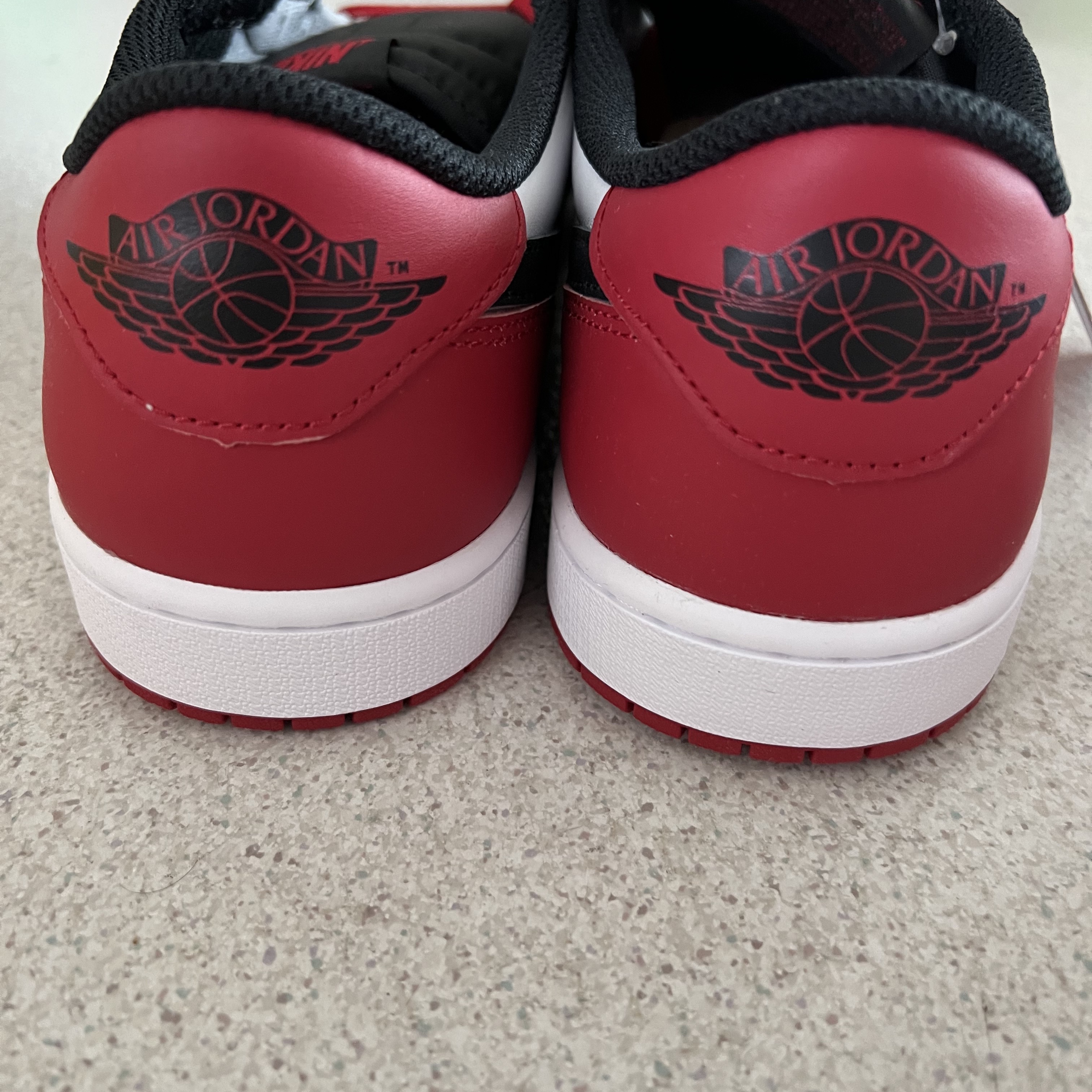 Jordan 1 Retro Low OG Black Toe 착용 스타일 - 2