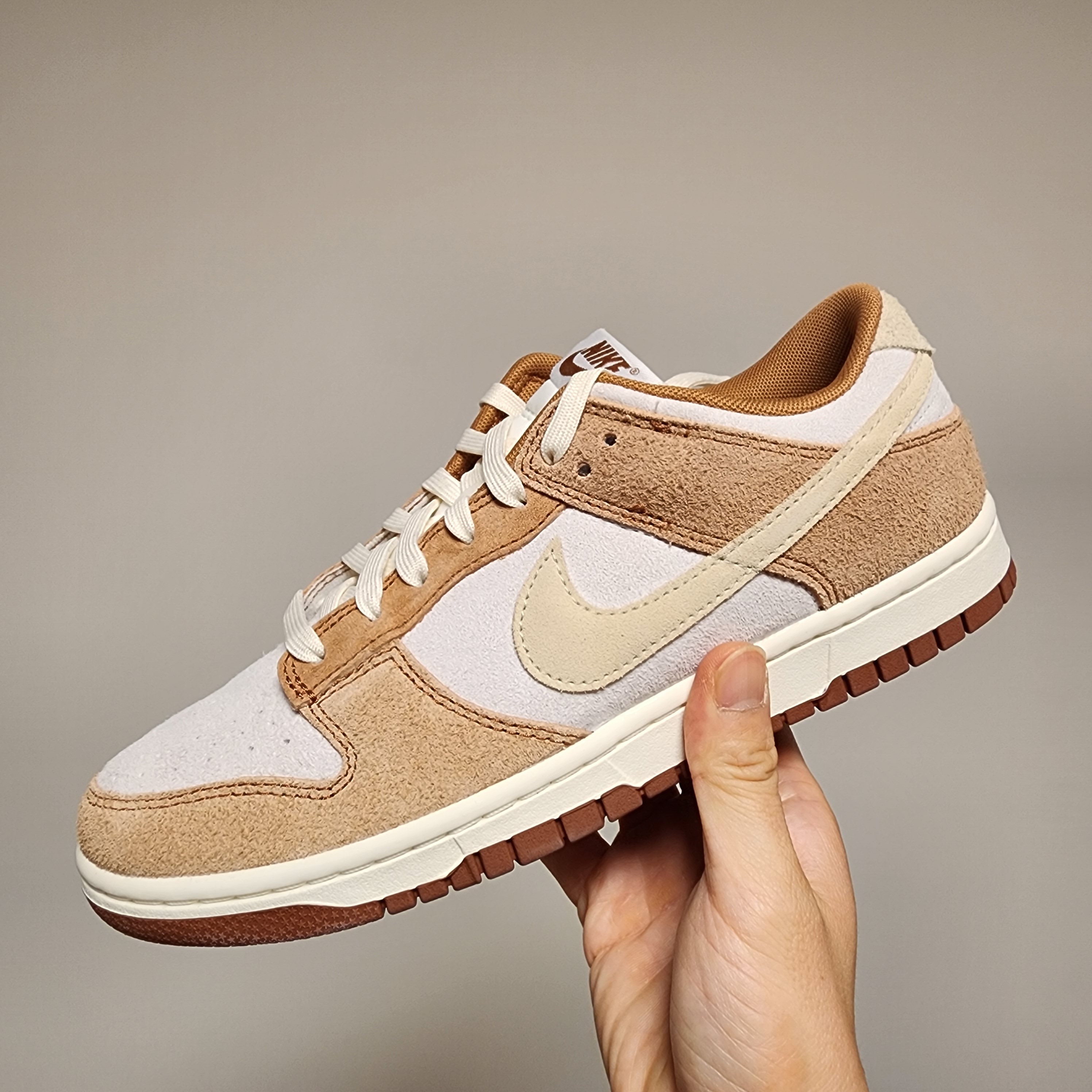 Nike Dunk Low Pro Premium Medium Curry 착용 스타일 - 1