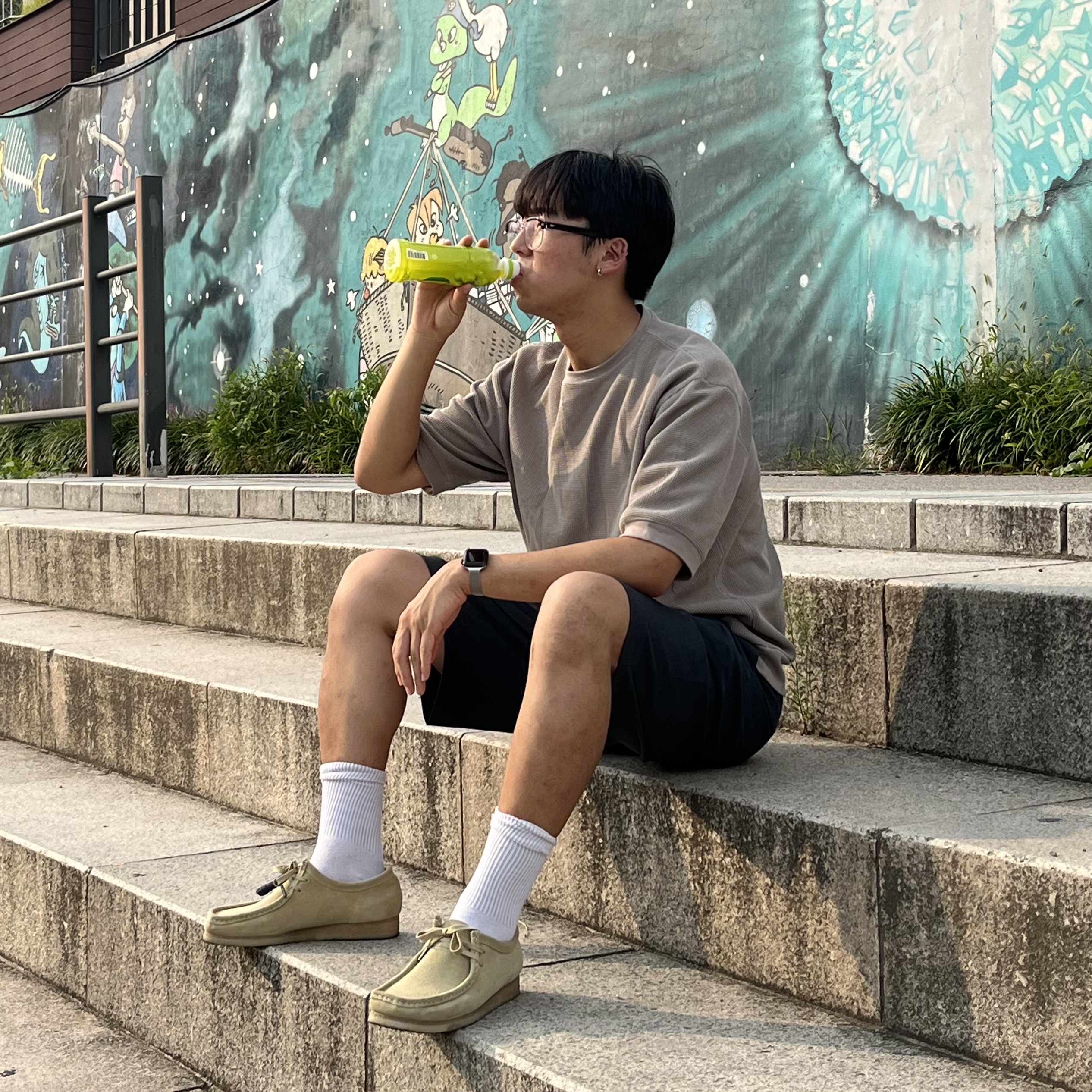 Clarks Wallabee Maple Suede 착용 스타일 - 1