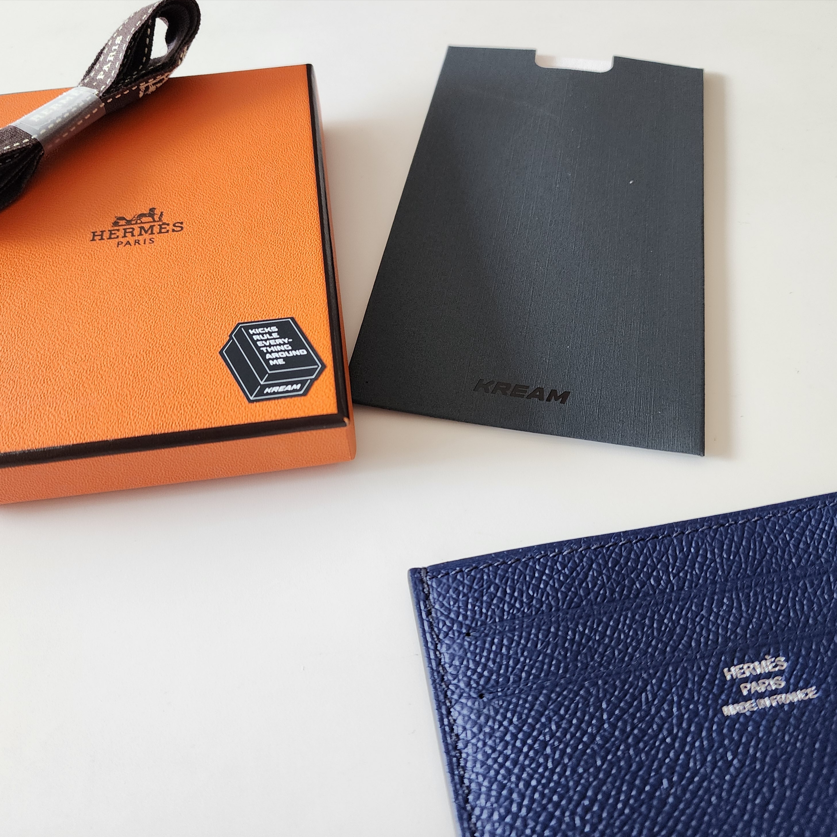 Hermes Citizen Twill Card Holder Epsom & Bleu Saphir Bordeux 착용 스타일 - 1
