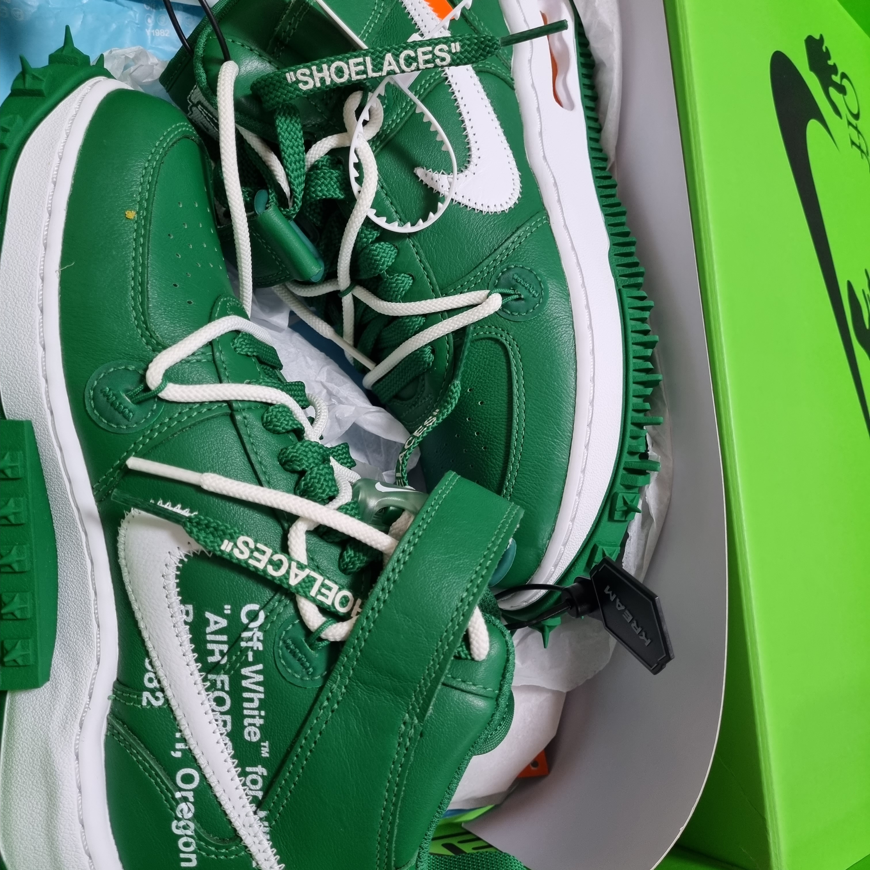 Nike x Off-White Air Force 1 Mid SP Leather Pine Green 착용 스타일