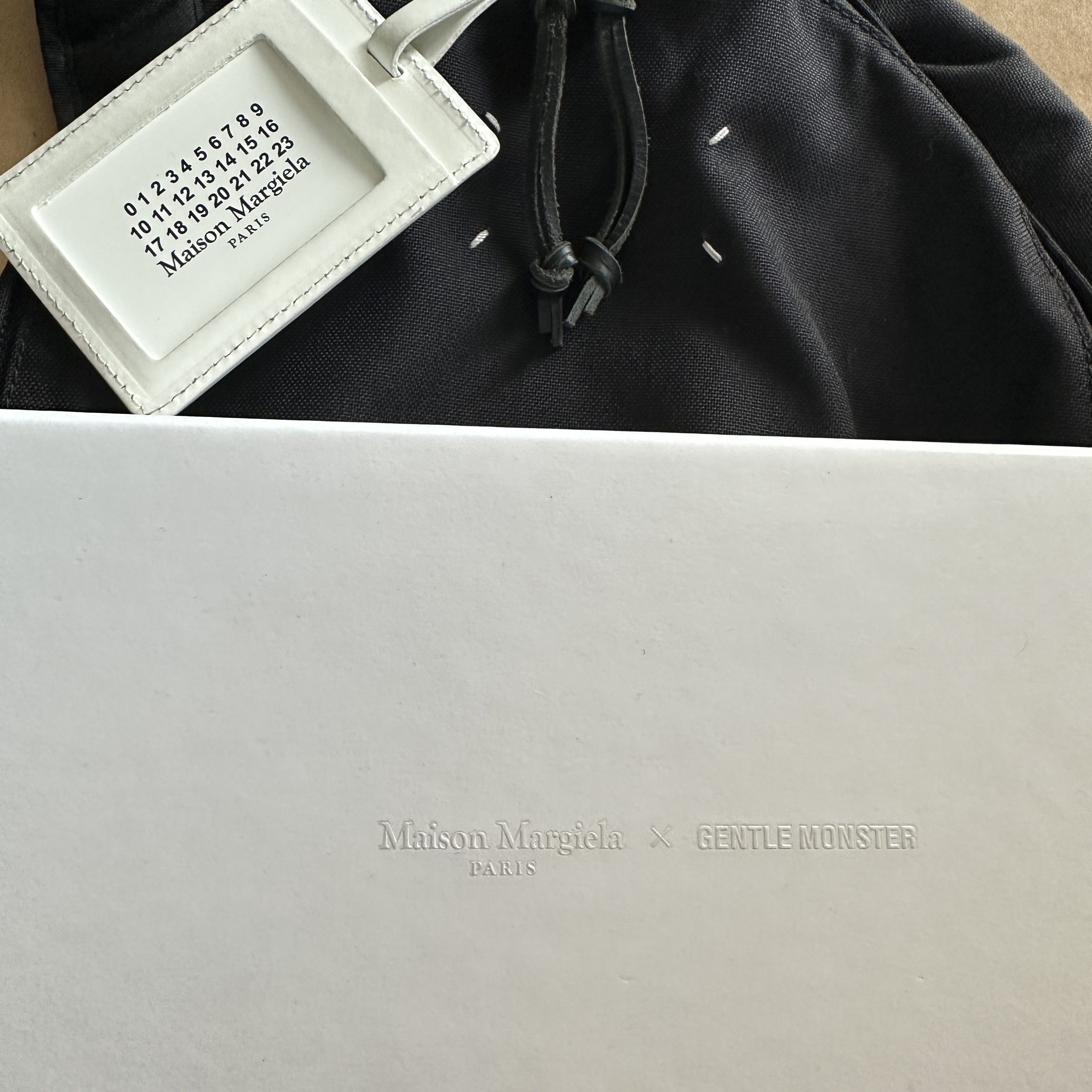 Gentle Monster x Maison Margiela MM005 Black Black, Apple Watch Hermes Series 8 45mm Silver Stainless Steel Case with Single Tour Gold (Korean Ver.) 착용 스타일 - 3