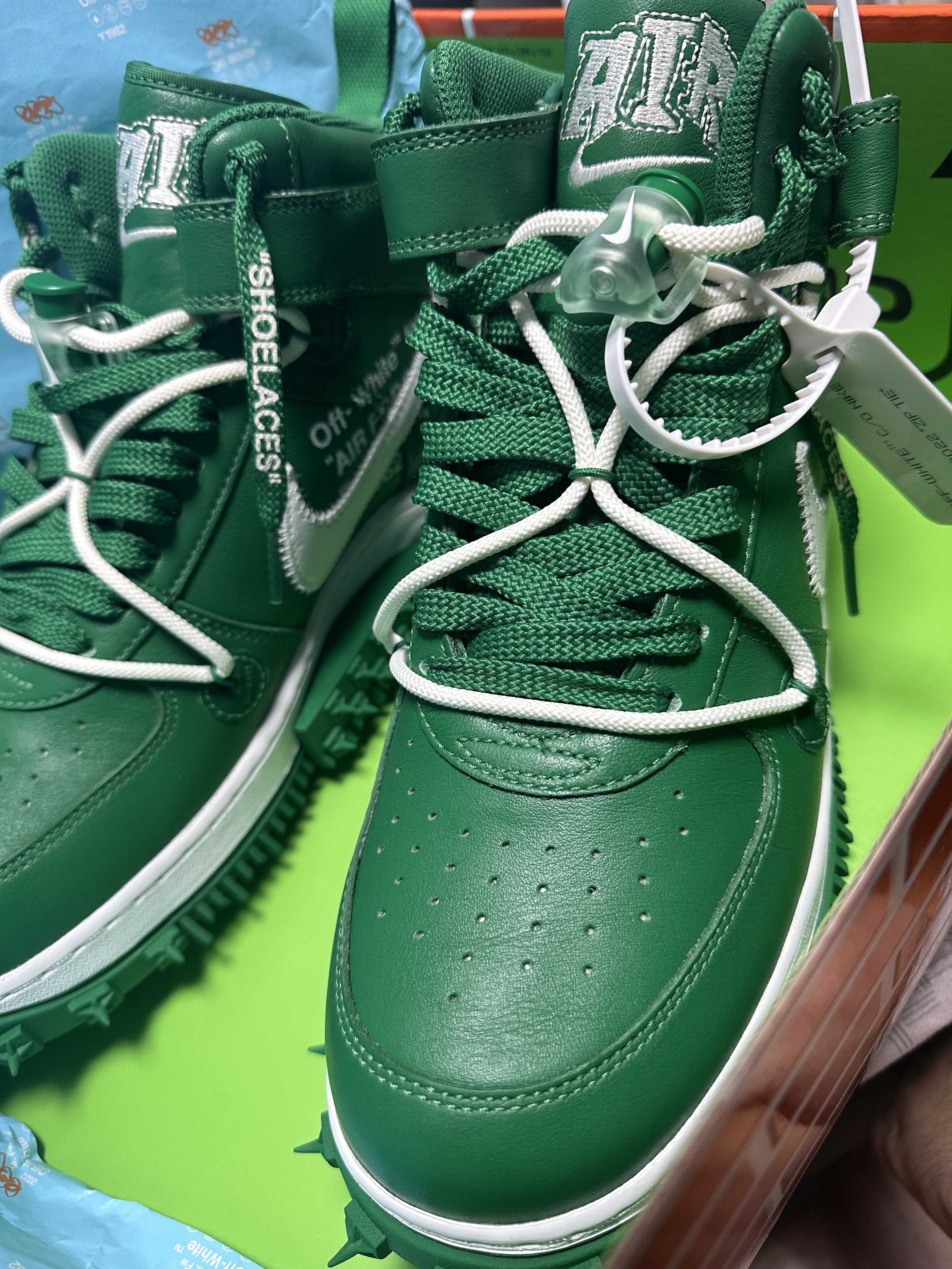 Nike x Off-White Air Force 1 Mid SP Leather Pine Green 착용 스타일 - 2